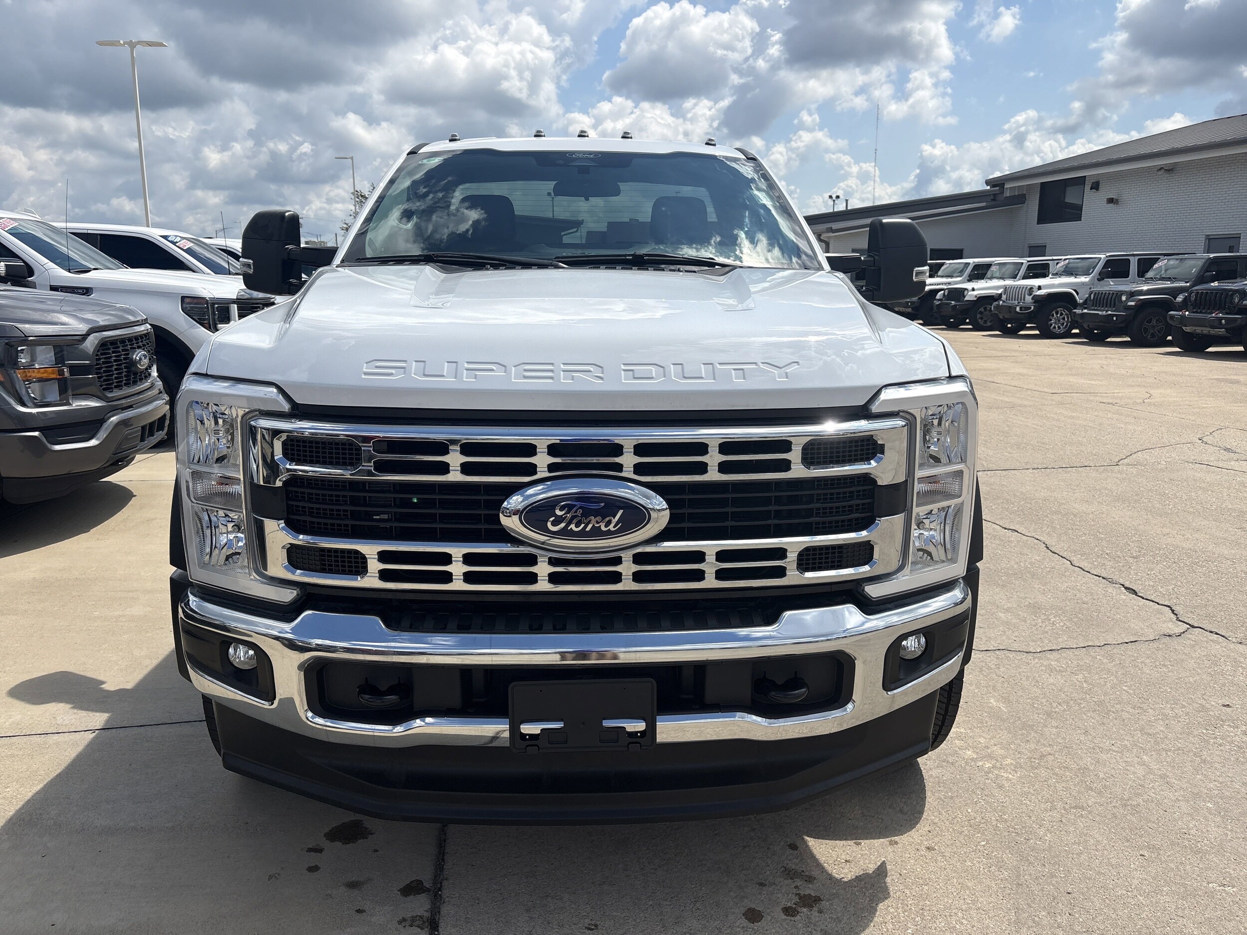 2024 Ford F-550 photo 3