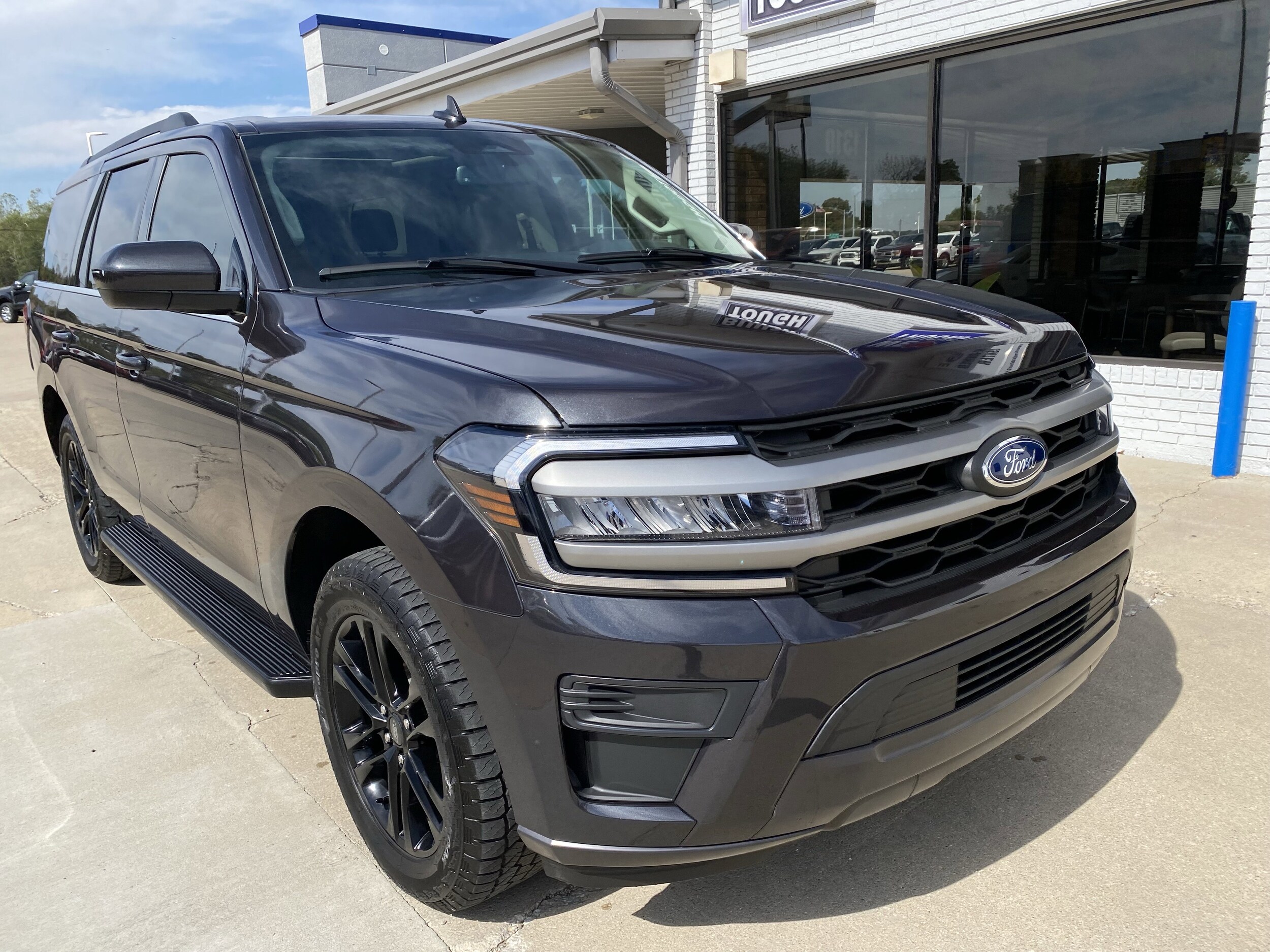 2024 Ford Expedition XLT photo 2