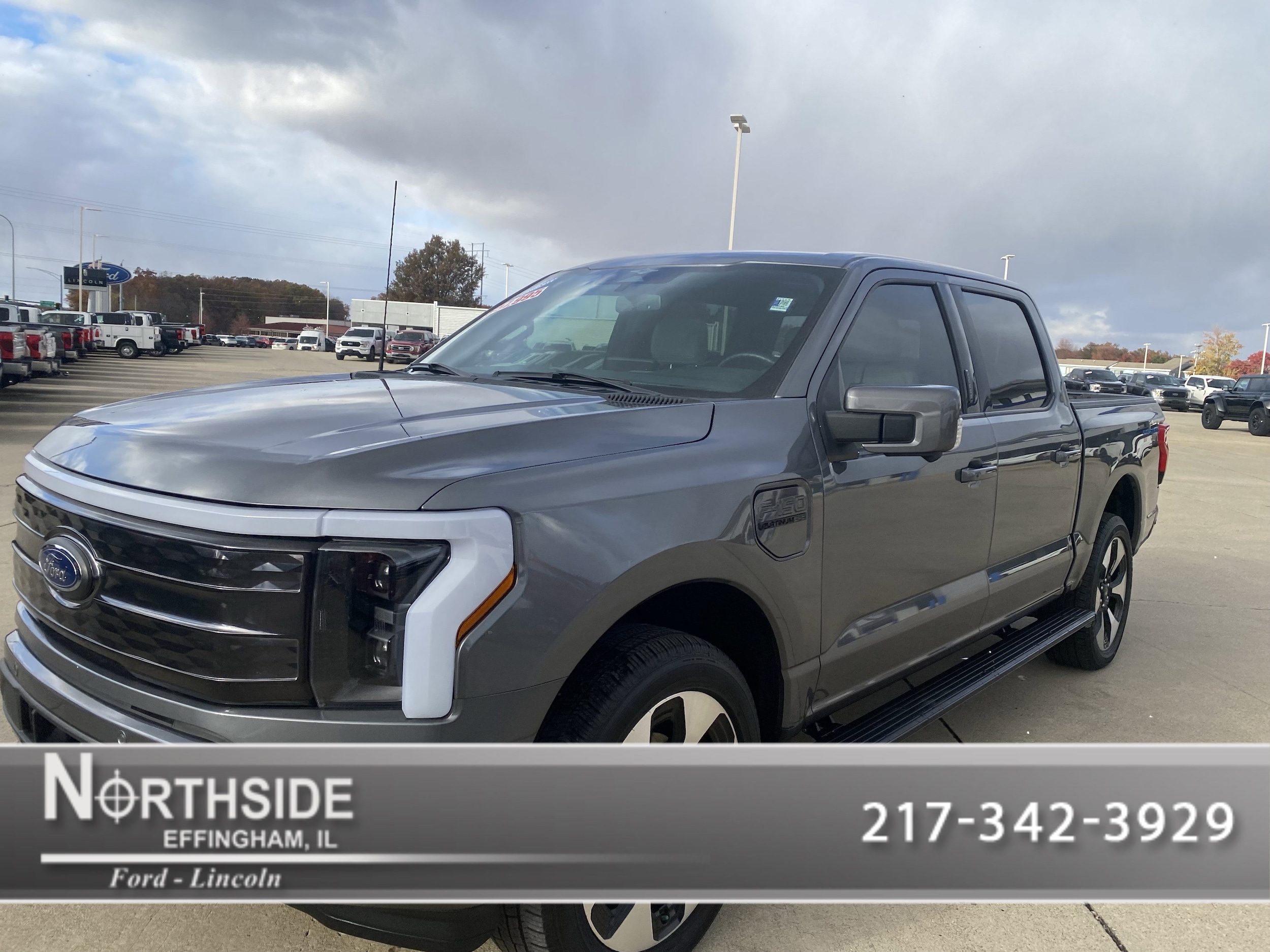 2023 Ford F-150 Lightning Platinum's photo