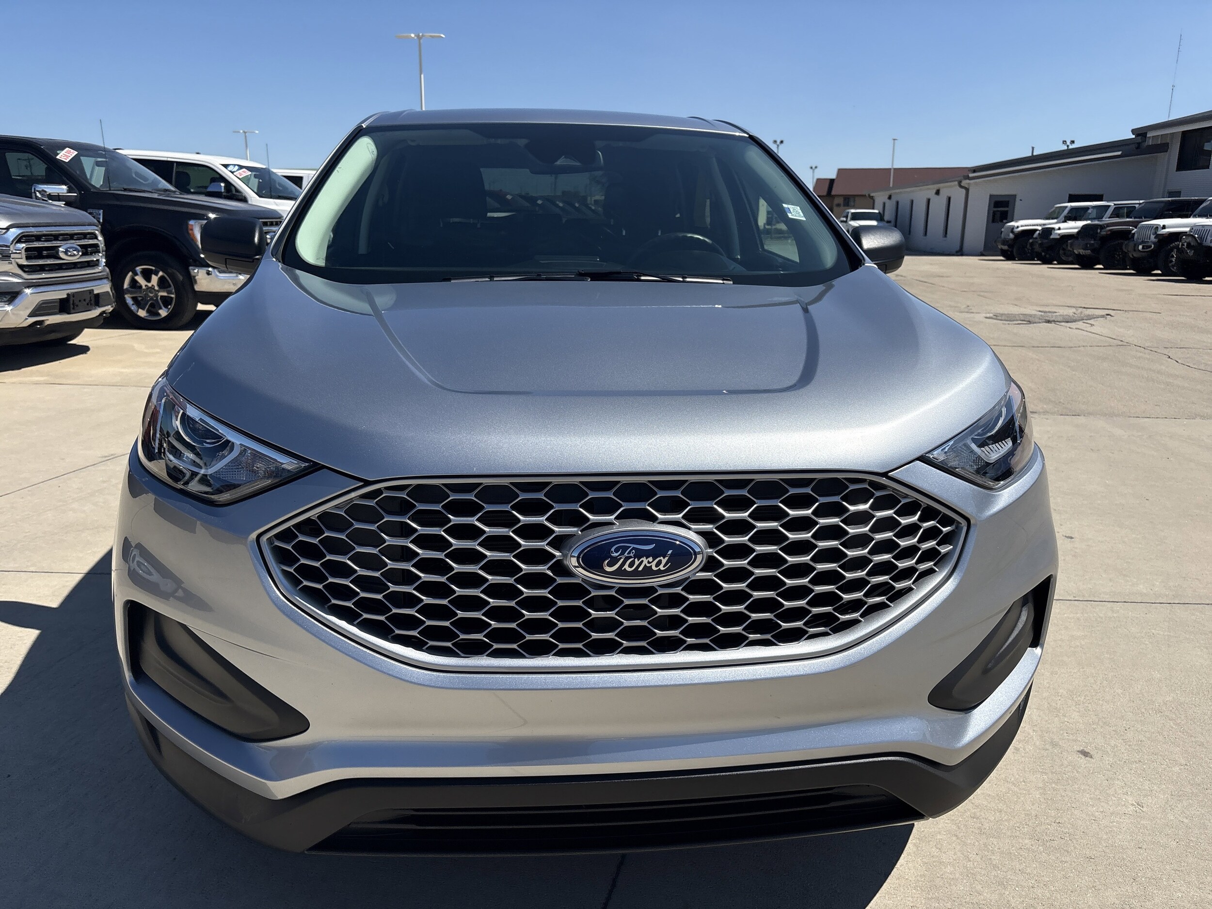 2024 Ford Edge SE photo 2