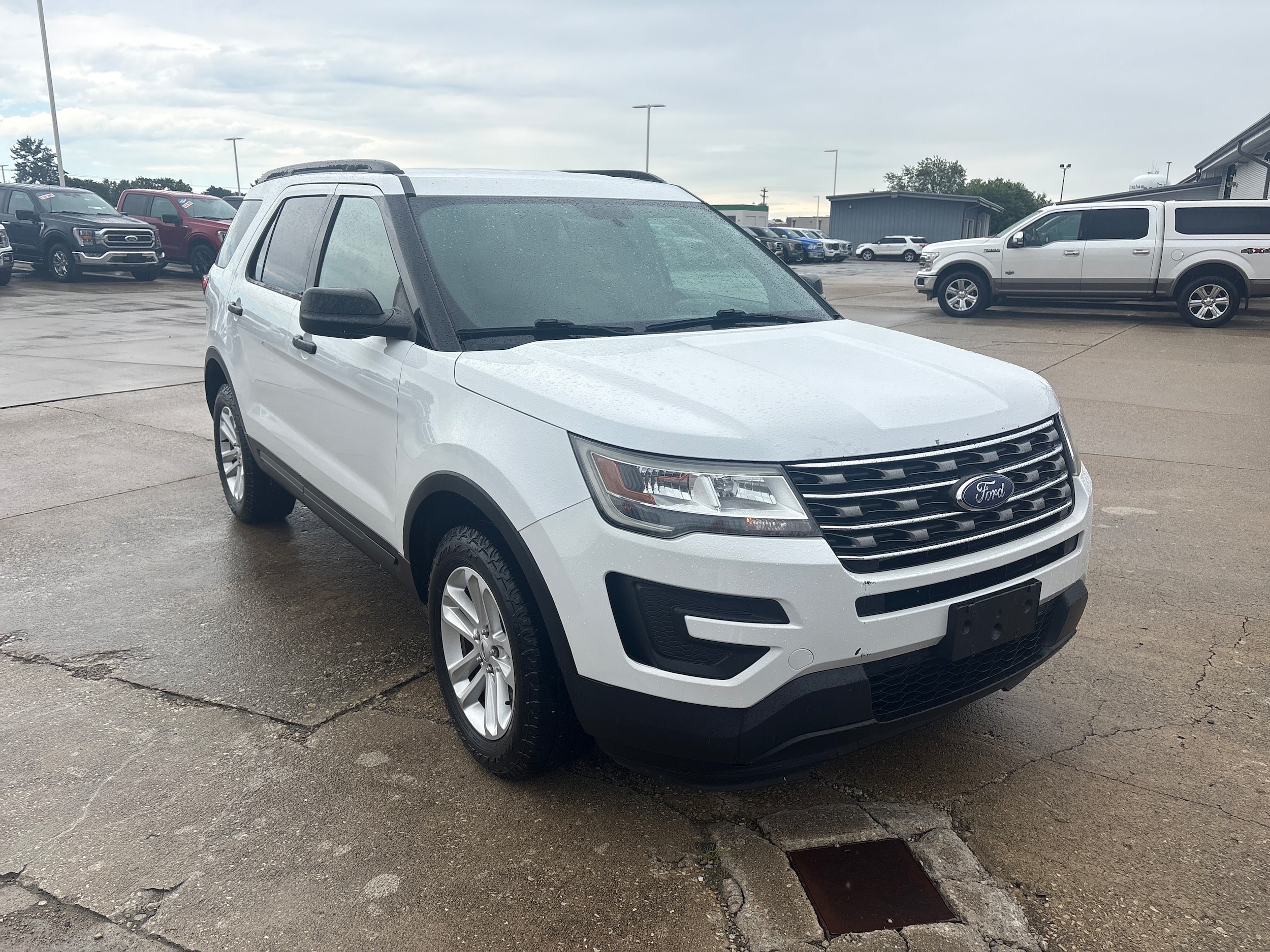 Used 2017 Ford Explorer Base with VIN 1FM5K8BH4HGC08303 for sale in Effingham, IL
