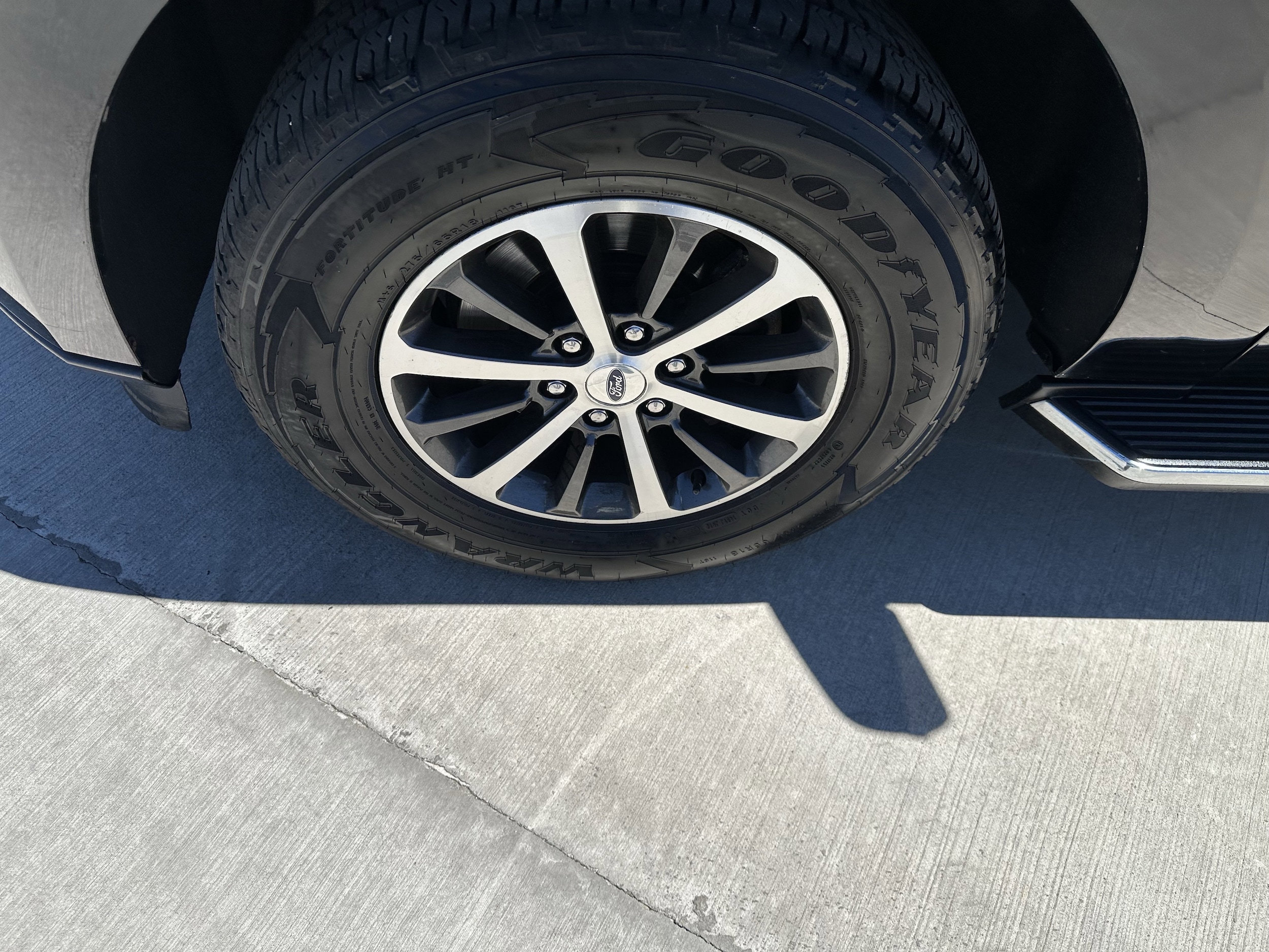 Used 2018 Ford Expedition XLT with VIN 1FMJU1JT9JEA13045 for sale in Effingham, IL