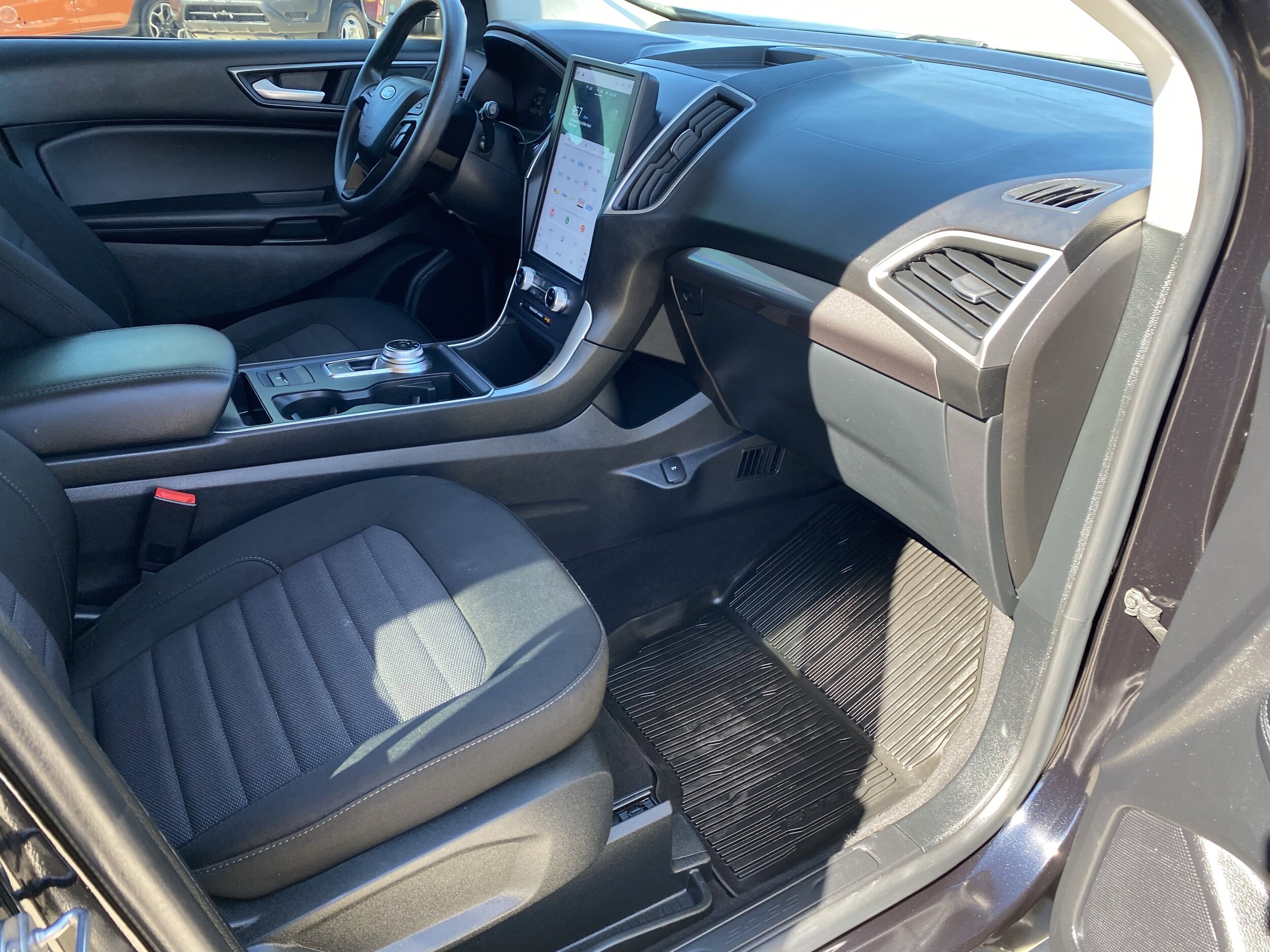 2022 Ford Edge SE photo 3