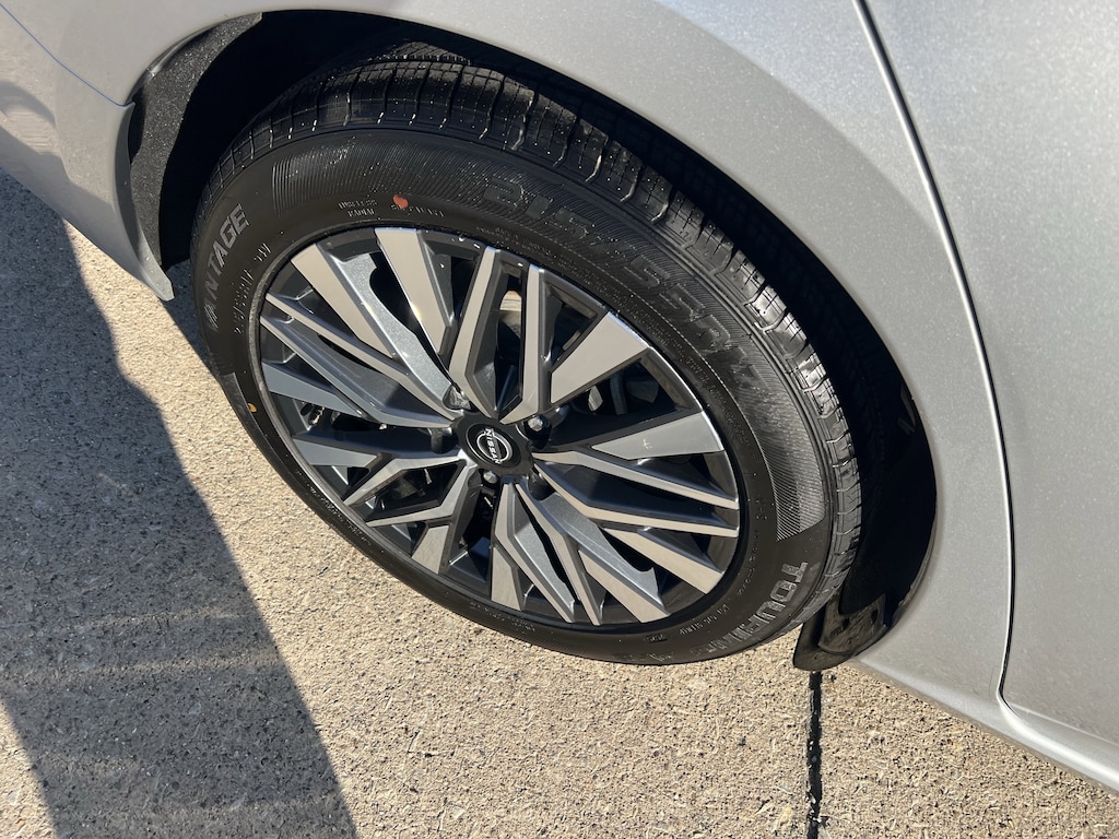 Used 2024 Nissan Altima 2.5 SV Sedan