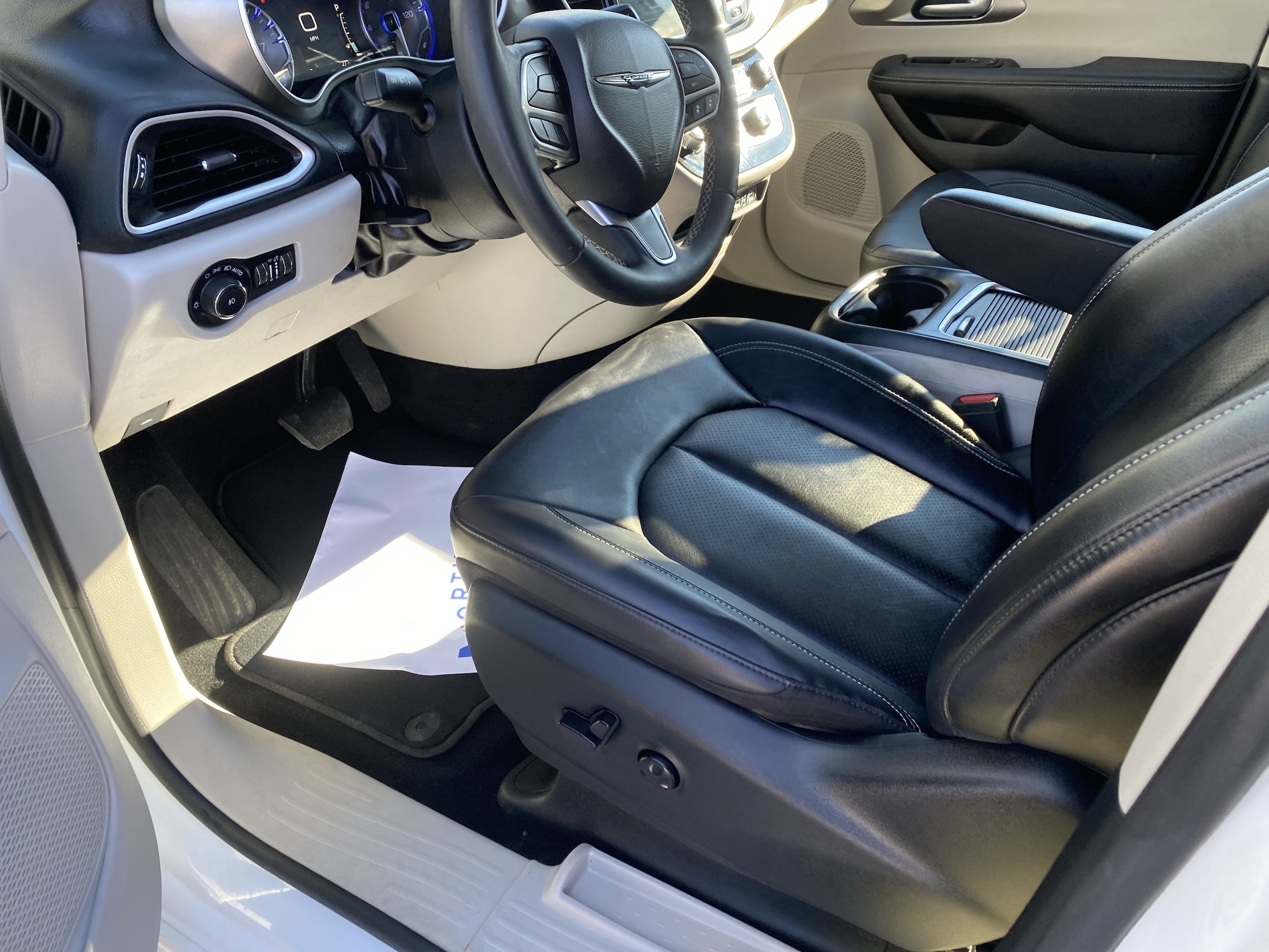 2024 Chrysler Pacifica Touring L - Photo 7