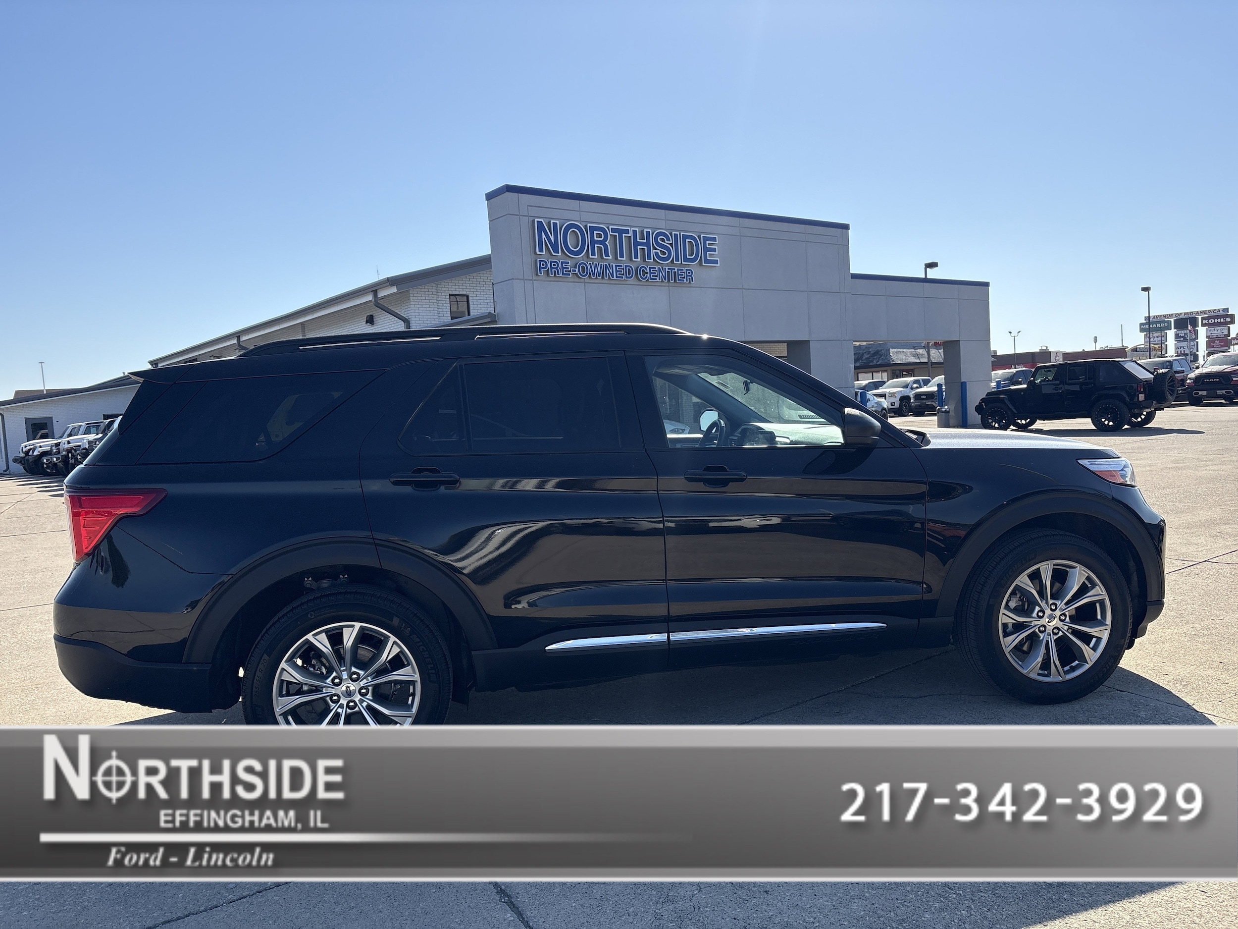 2023 Ford Explorer XLT's photo