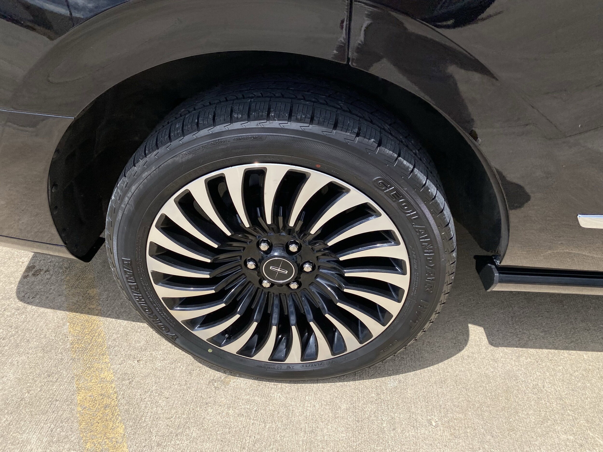 2019 Lincoln Navigator Black Label photo 4