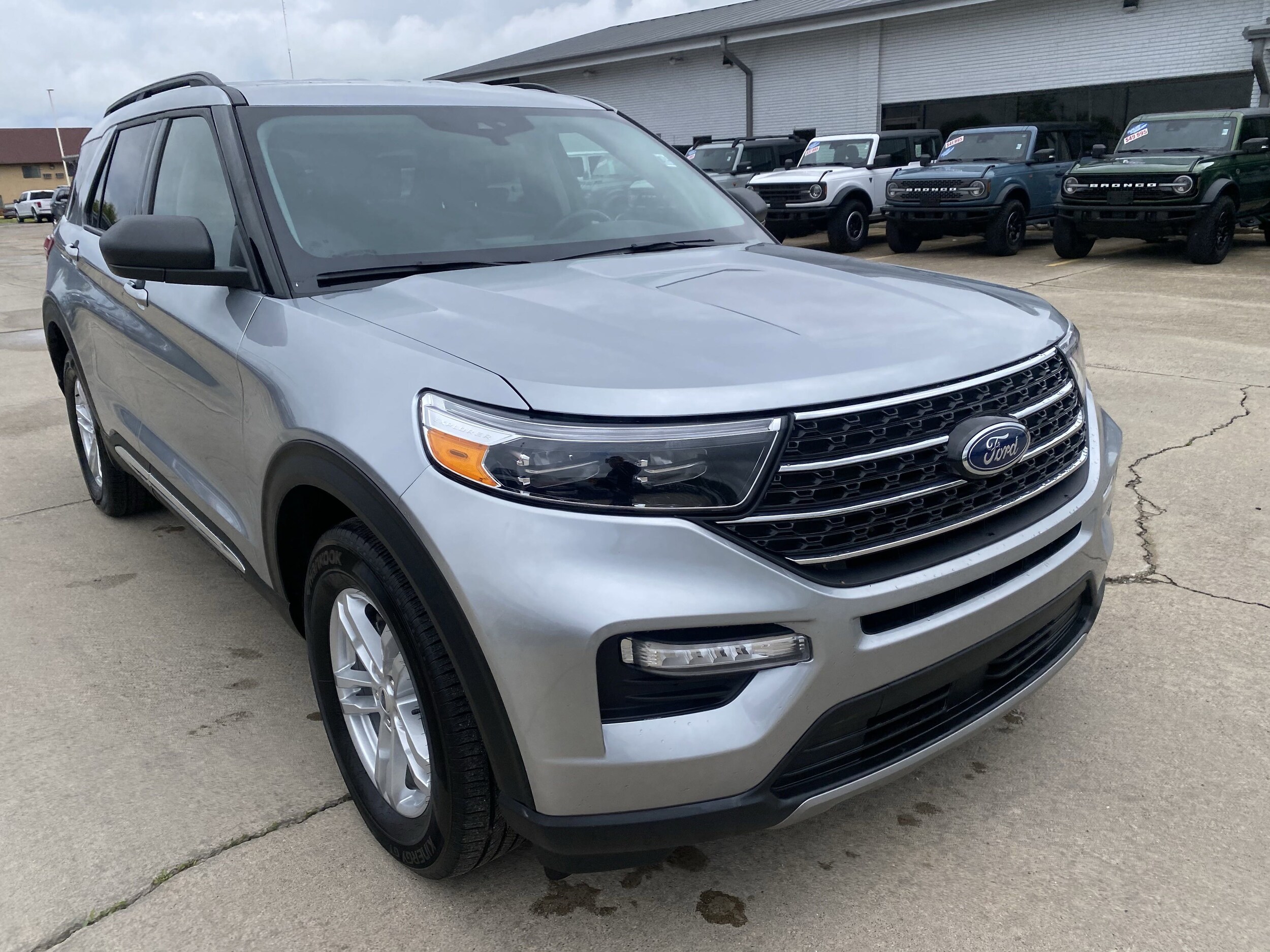 2022 Ford Explorer XLT photo 3