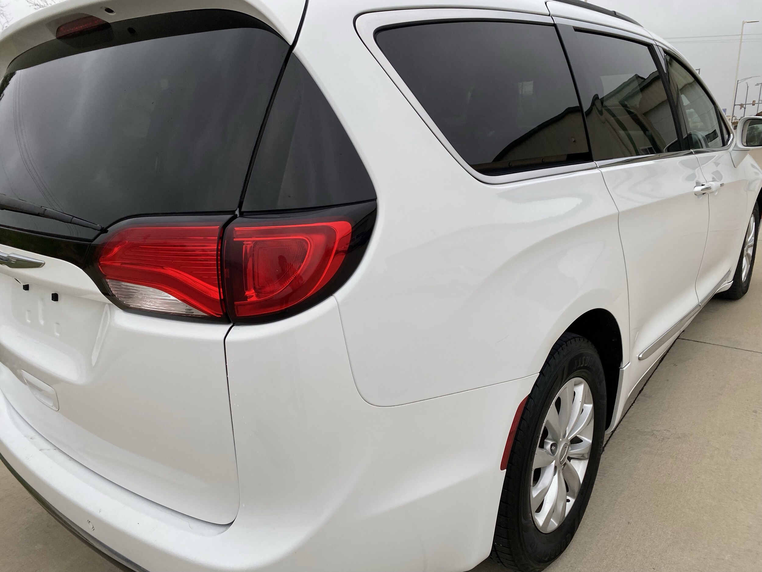 2017 Chrysler Pacifica Touring L photo 4