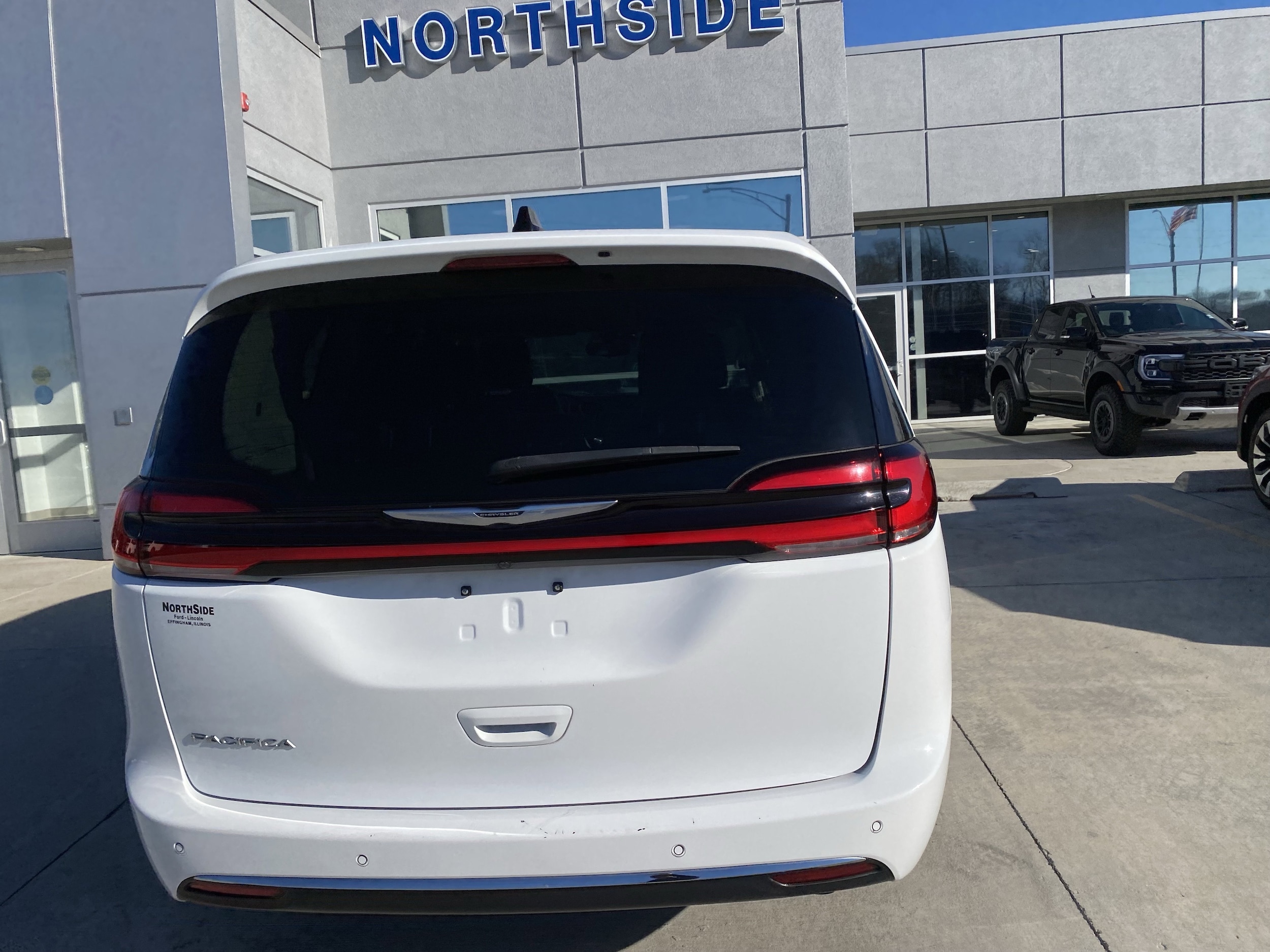 2024 Chrysler Pacifica Touring L - Photo 4
