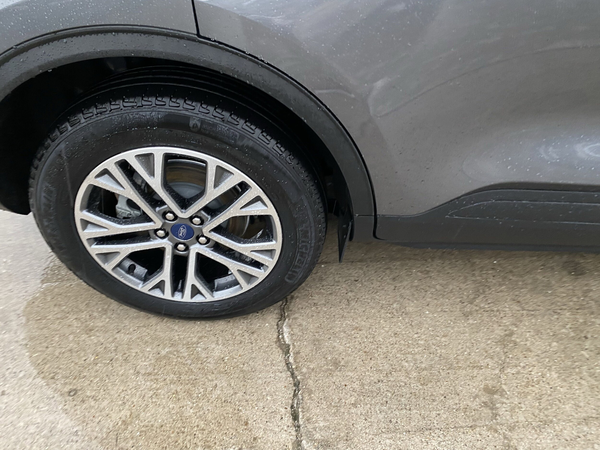 2021 Ford Escape SEL Hybrid photo 3