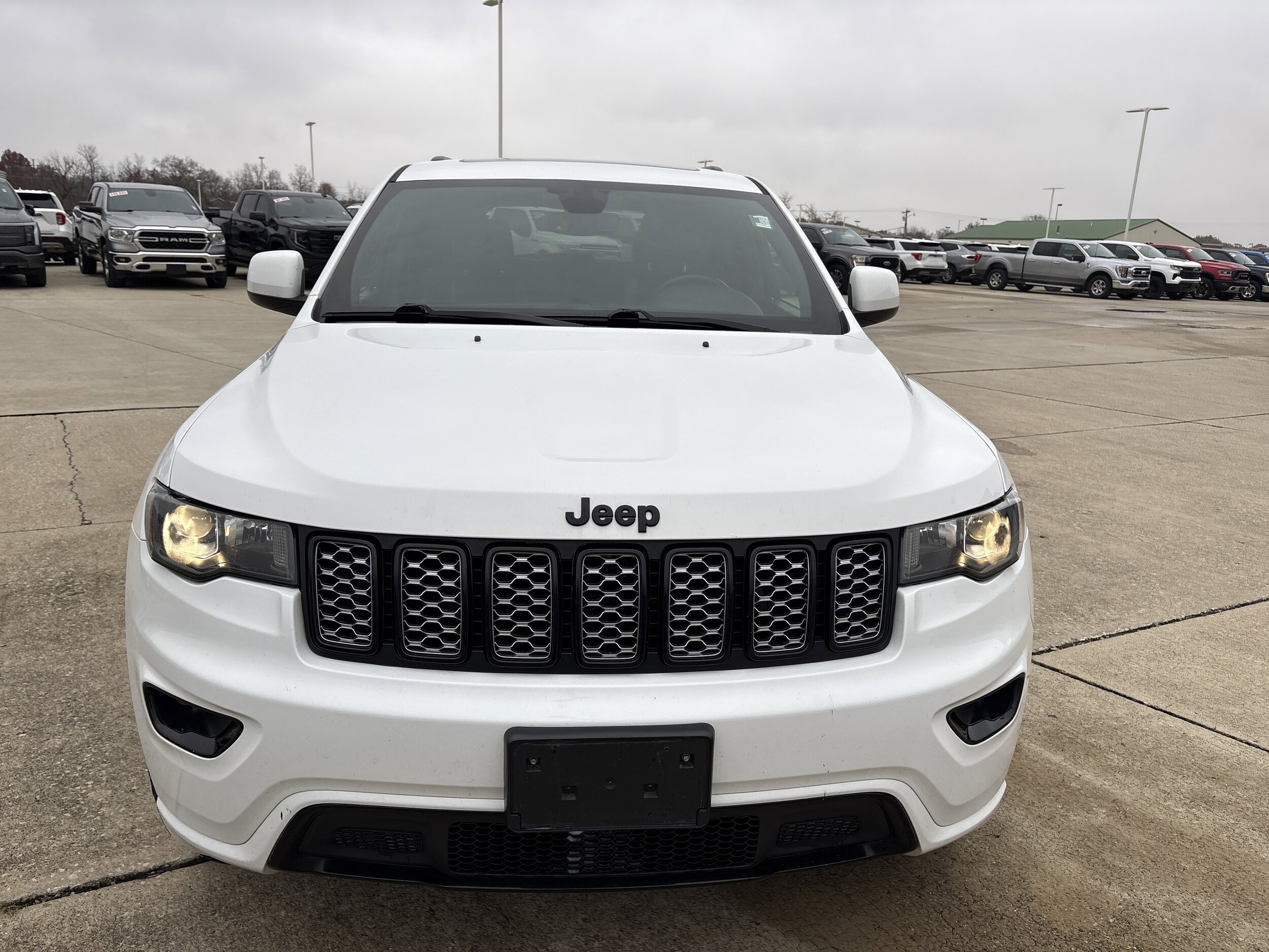 2019 Jeep Grand Cherokee Altitude photo 2