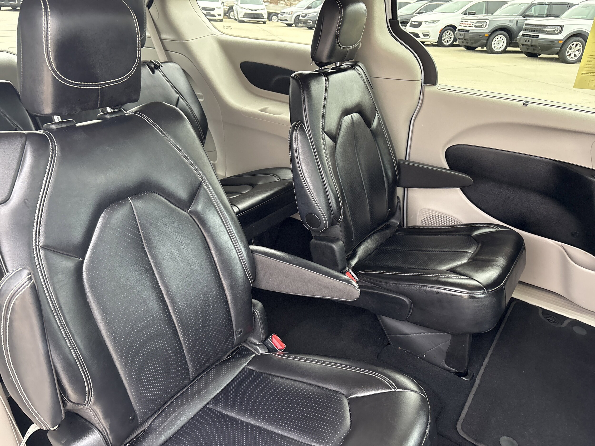 2024 Chrysler Pacifica Touring L - Photo 8