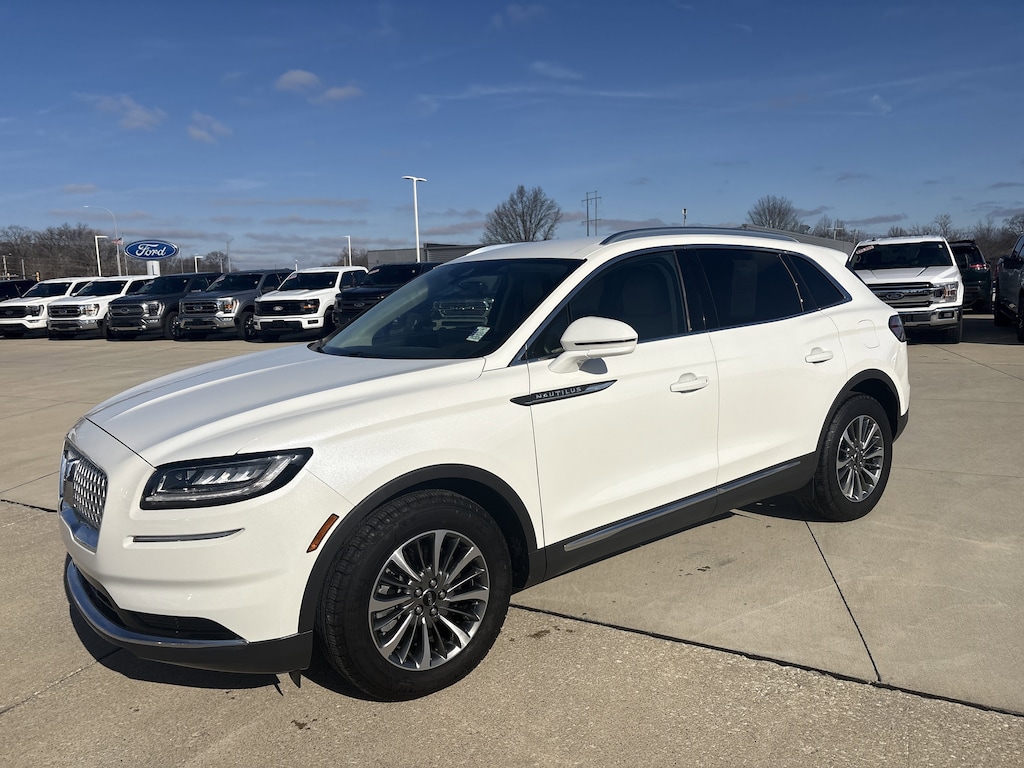 2023 Lincoln Nautilus Standard photo 3