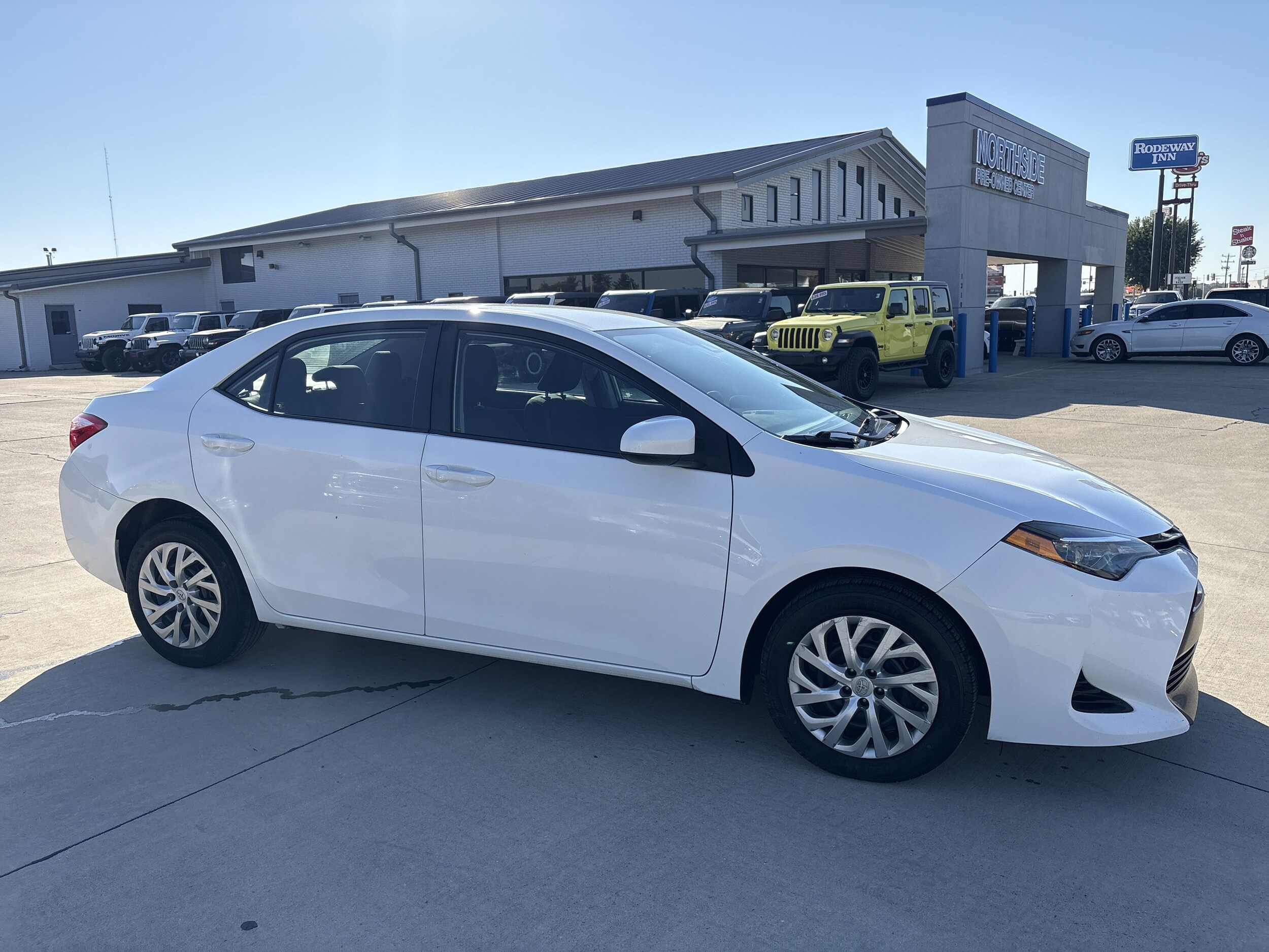 2019 Toyota Corolla LE photo 3