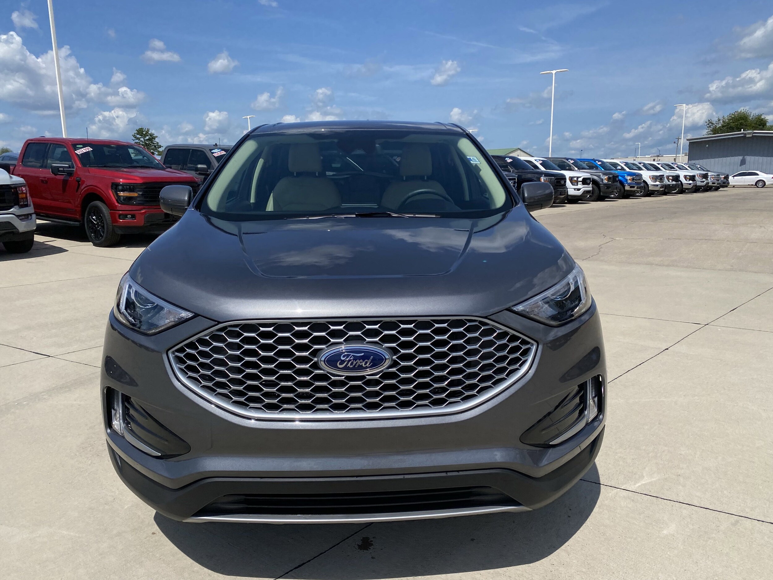 2024 Ford Edge SEL photo 2