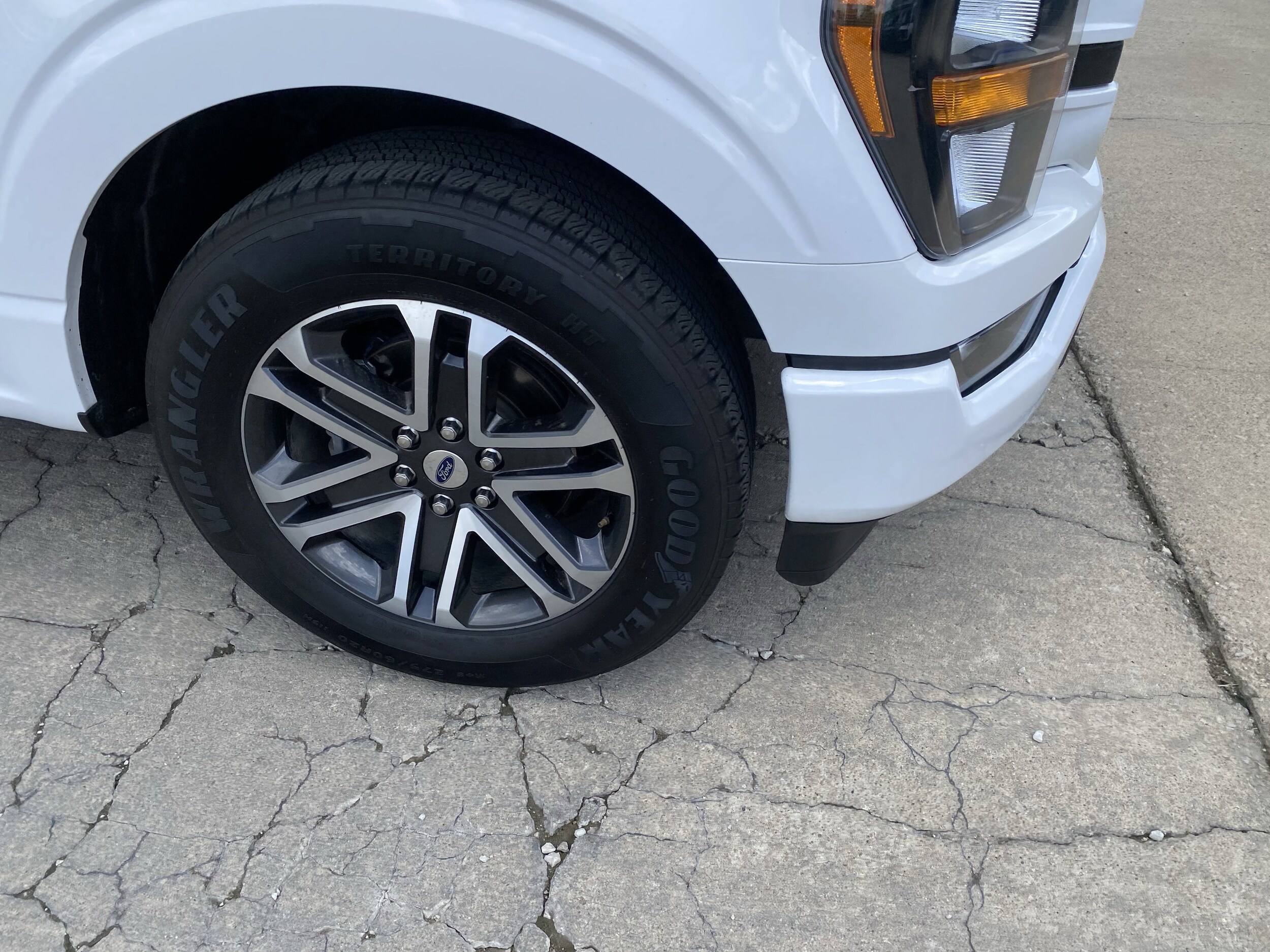 2023 Ford F-150 XL STX photo 4