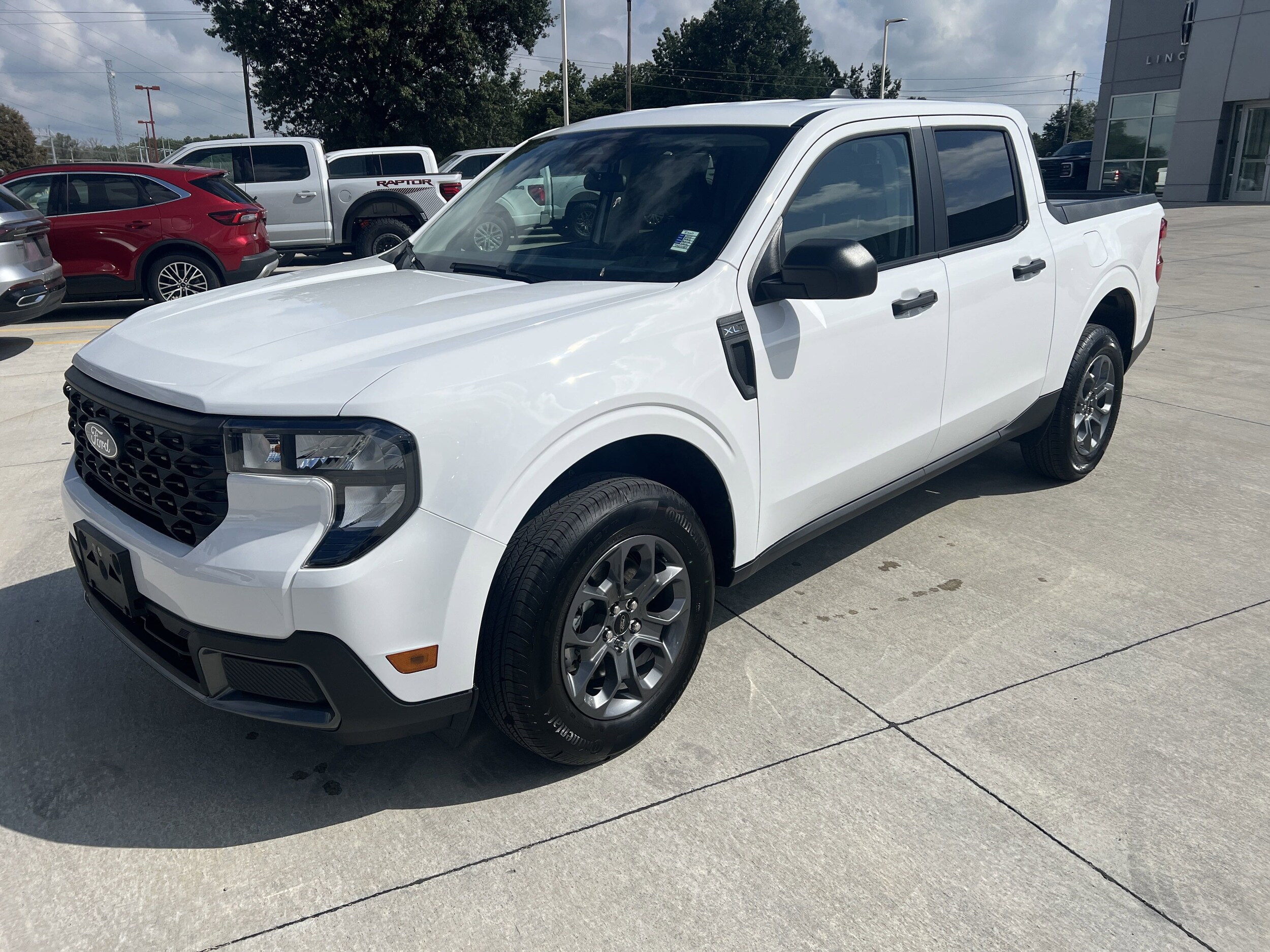 2025 Ford Maverick XLT photo 2