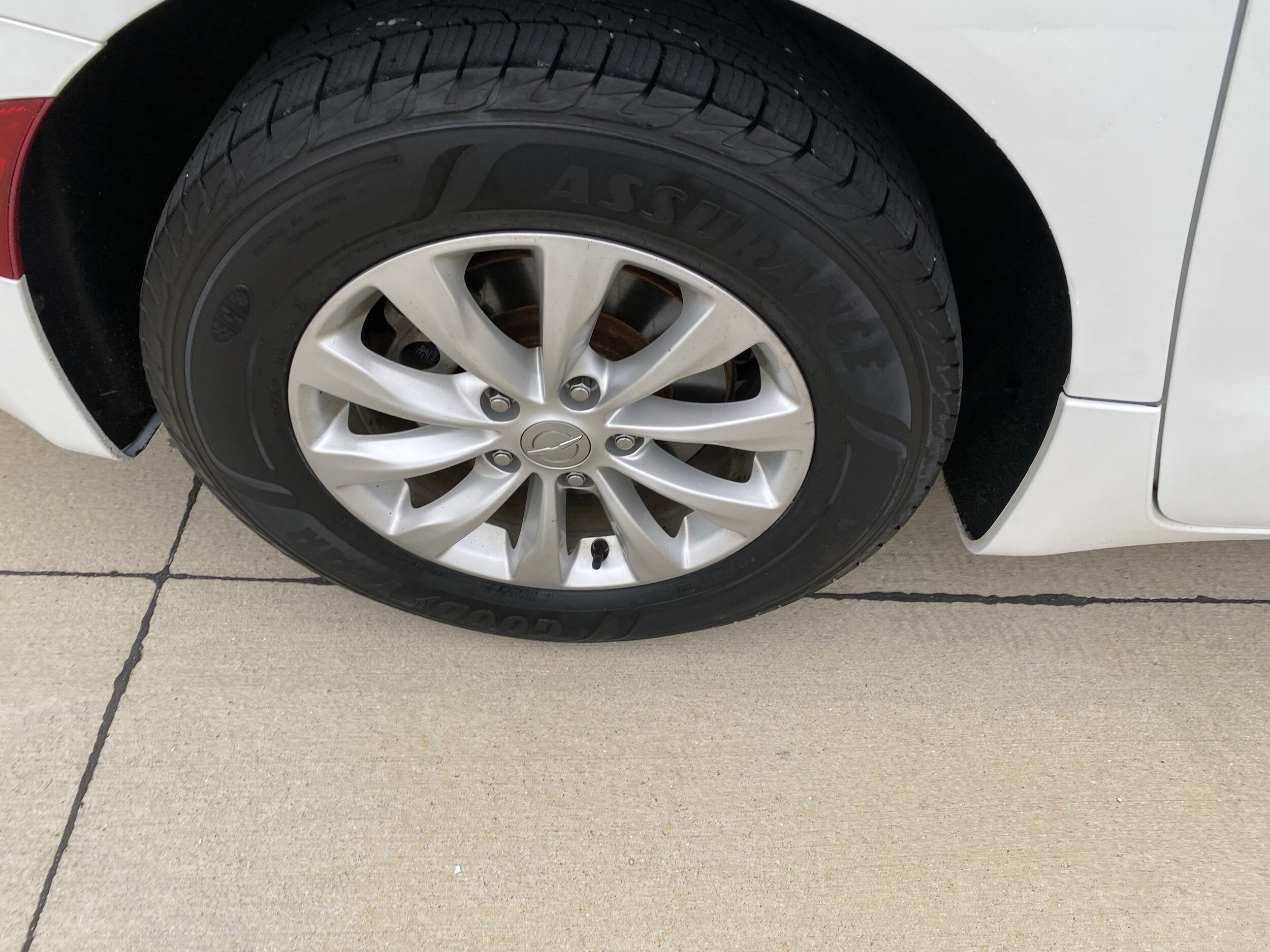 2017 Chrysler Pacifica Touring L photo 3