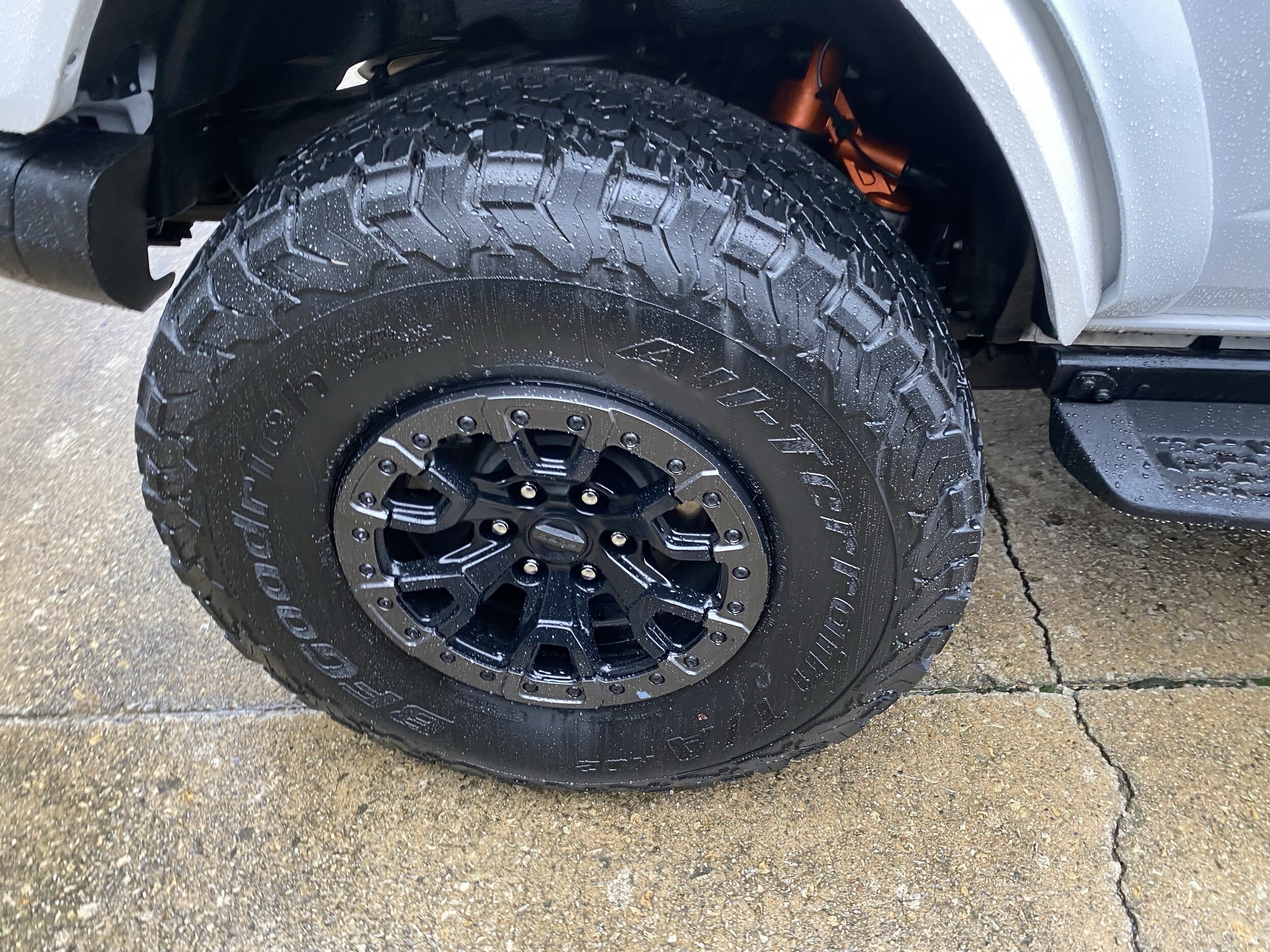 2023 Ford Bronco Raptor photo 2