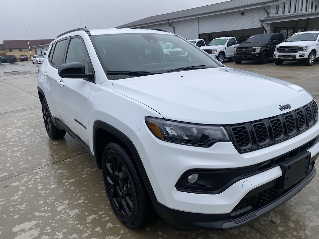 2025 Jeep Compass Latitude photo 3