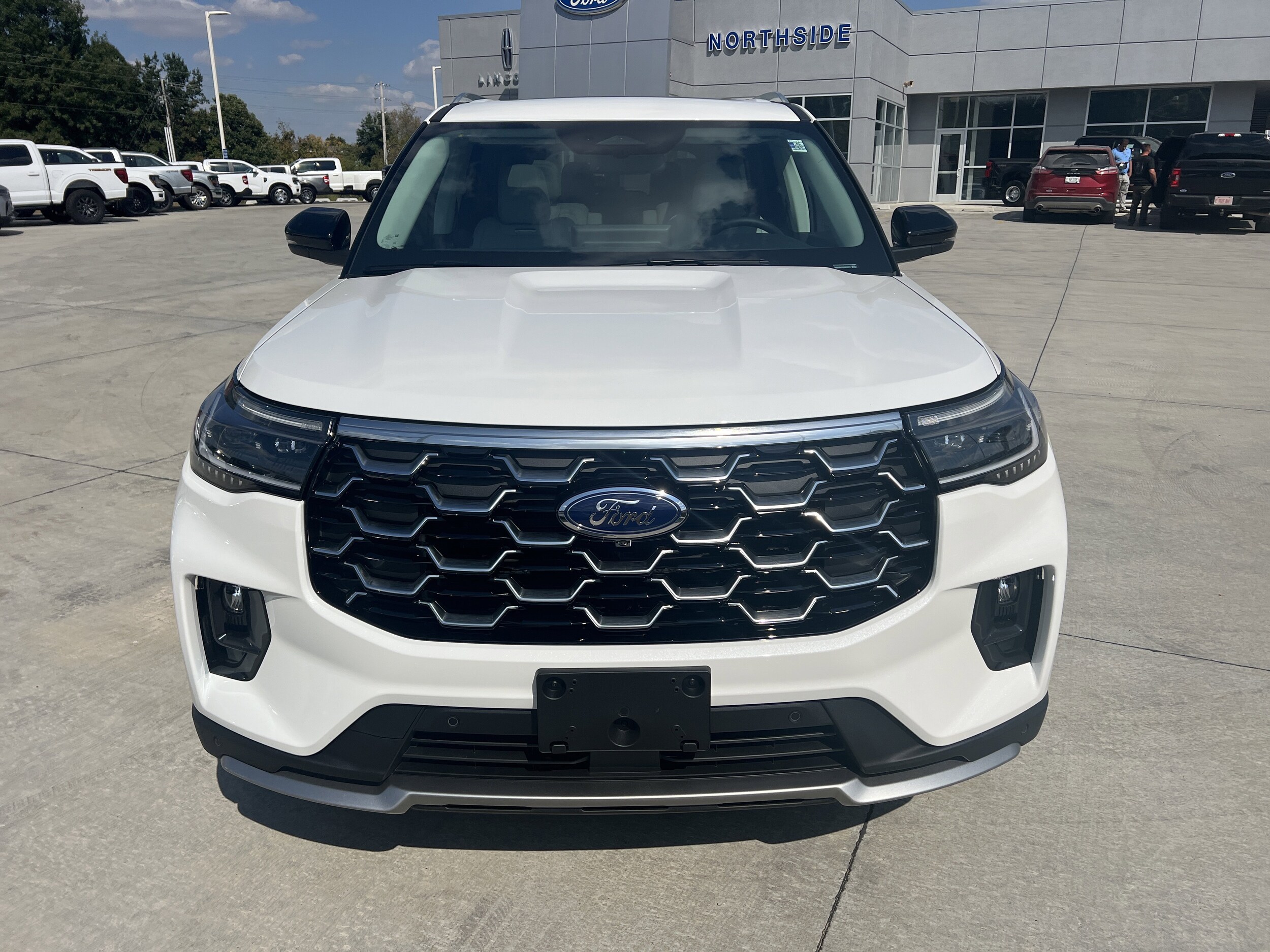 2025 Ford Explorer Platinum photo 3