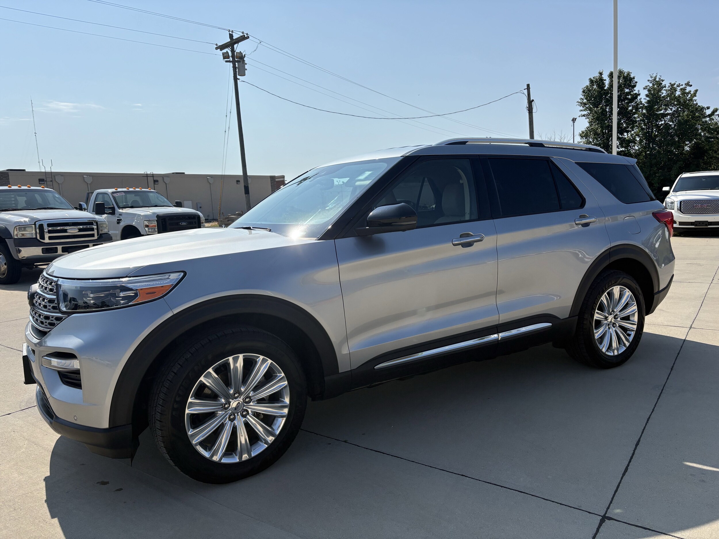 2020 Ford Explorer Limited photo 2