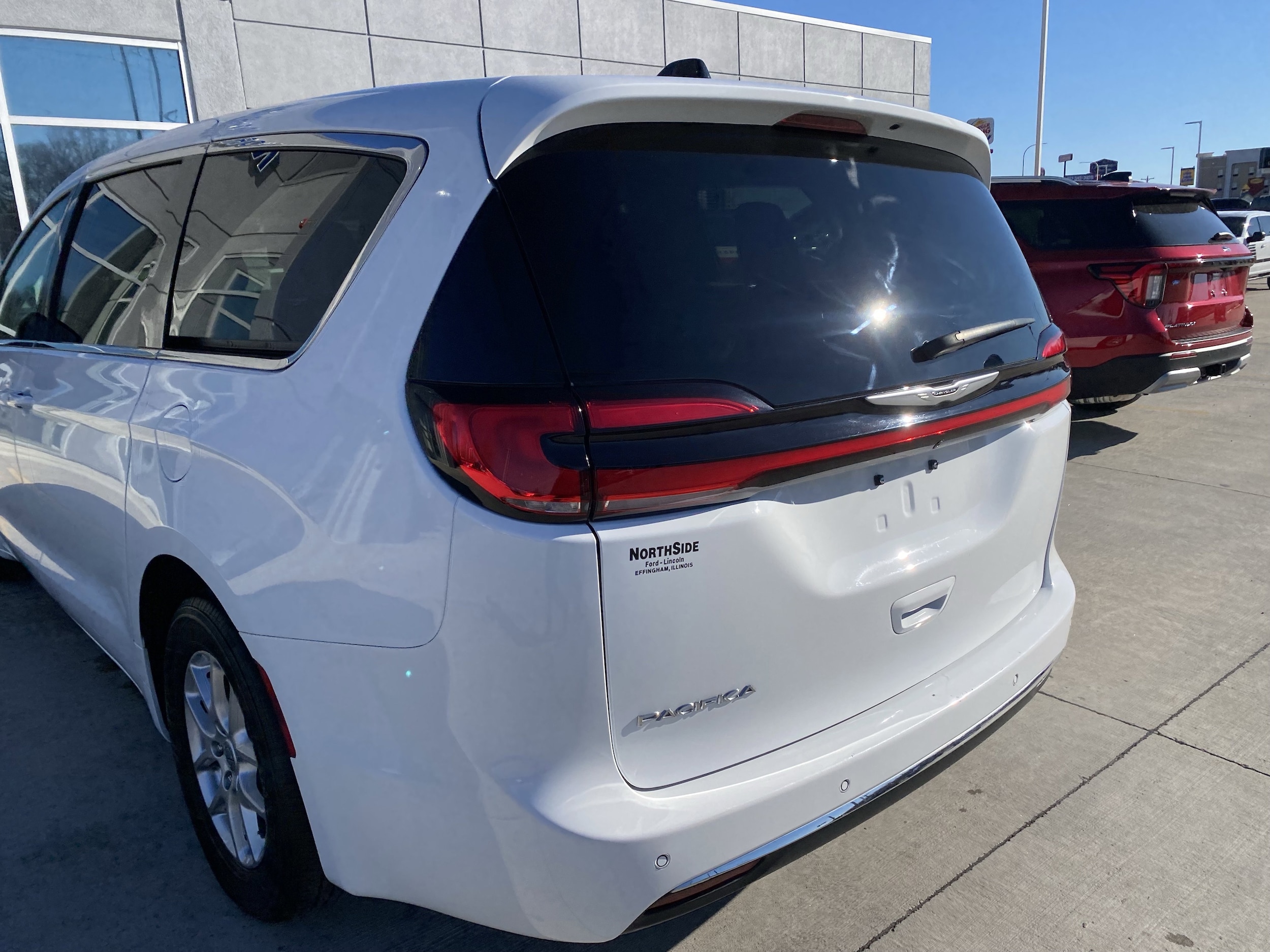 2024 Chrysler Pacifica Touring L - Photo 5