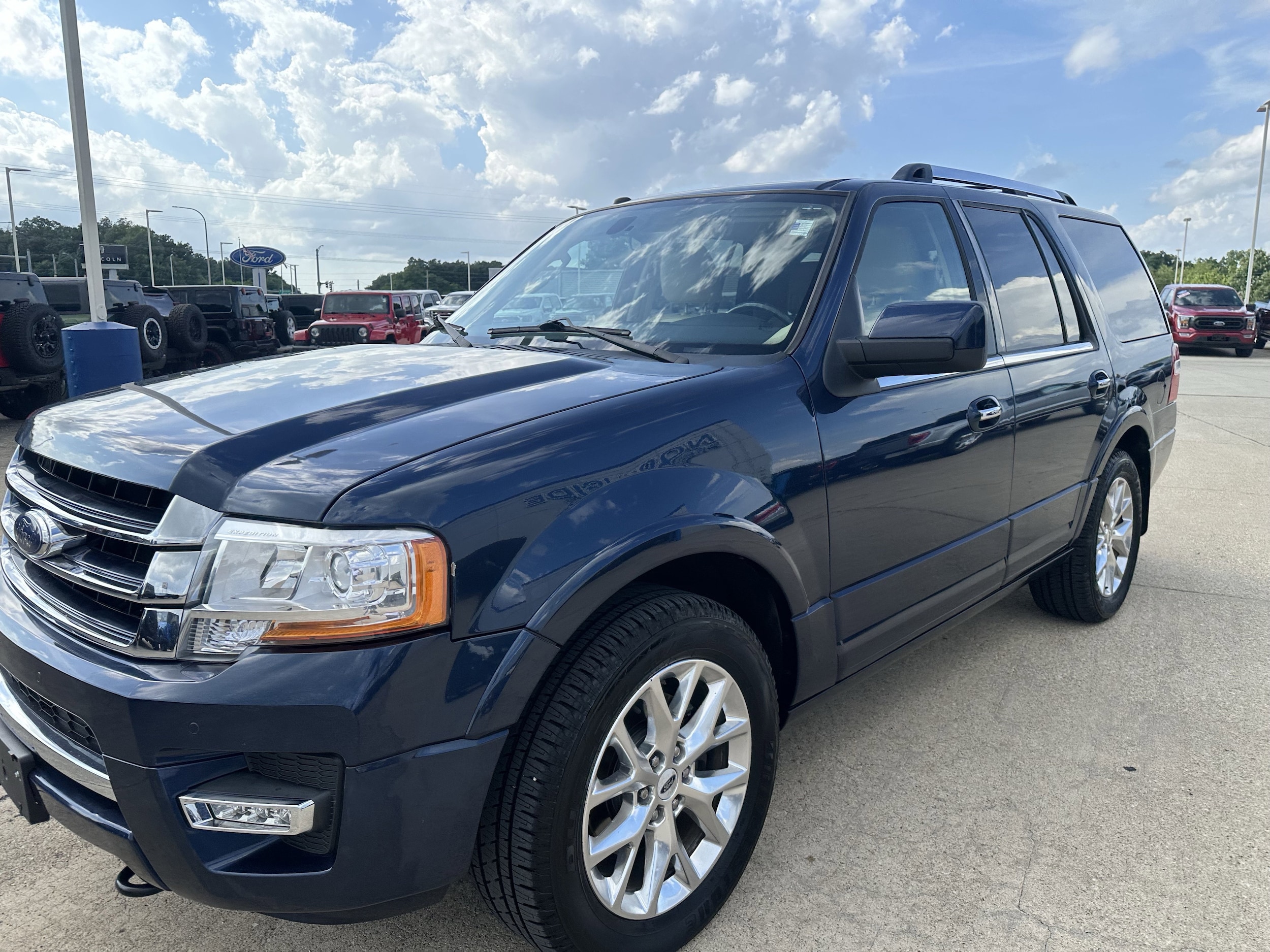 Used 2015 Ford Expedition Limited with VIN 1FMJU2AT1FEF23323 for sale in Effingham, IL