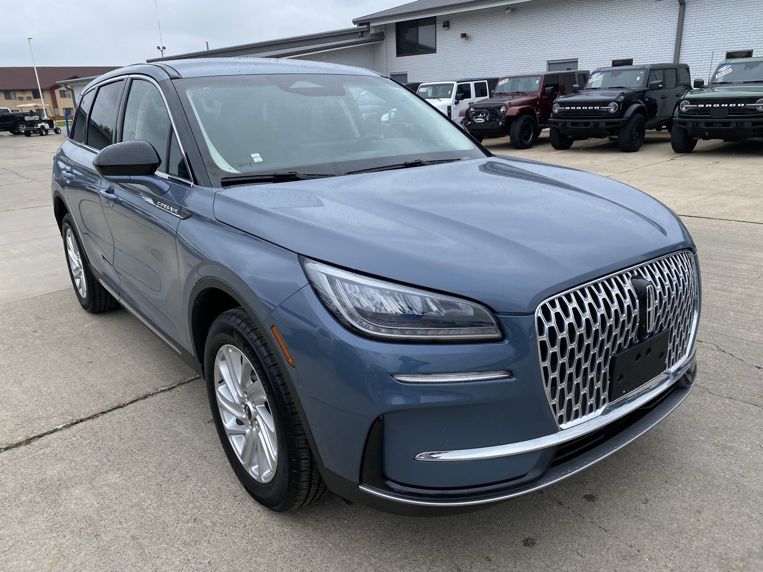 2023 Lincoln Corsair Standard photo 3