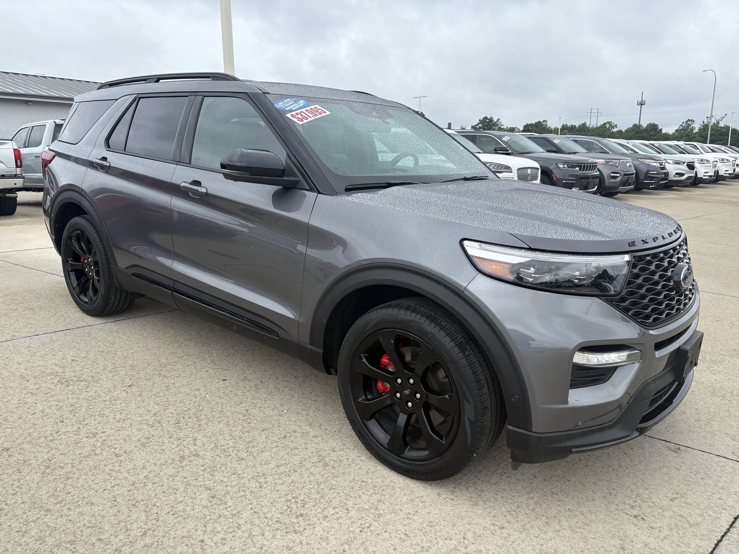 2021 Ford Explorer ST photo 3