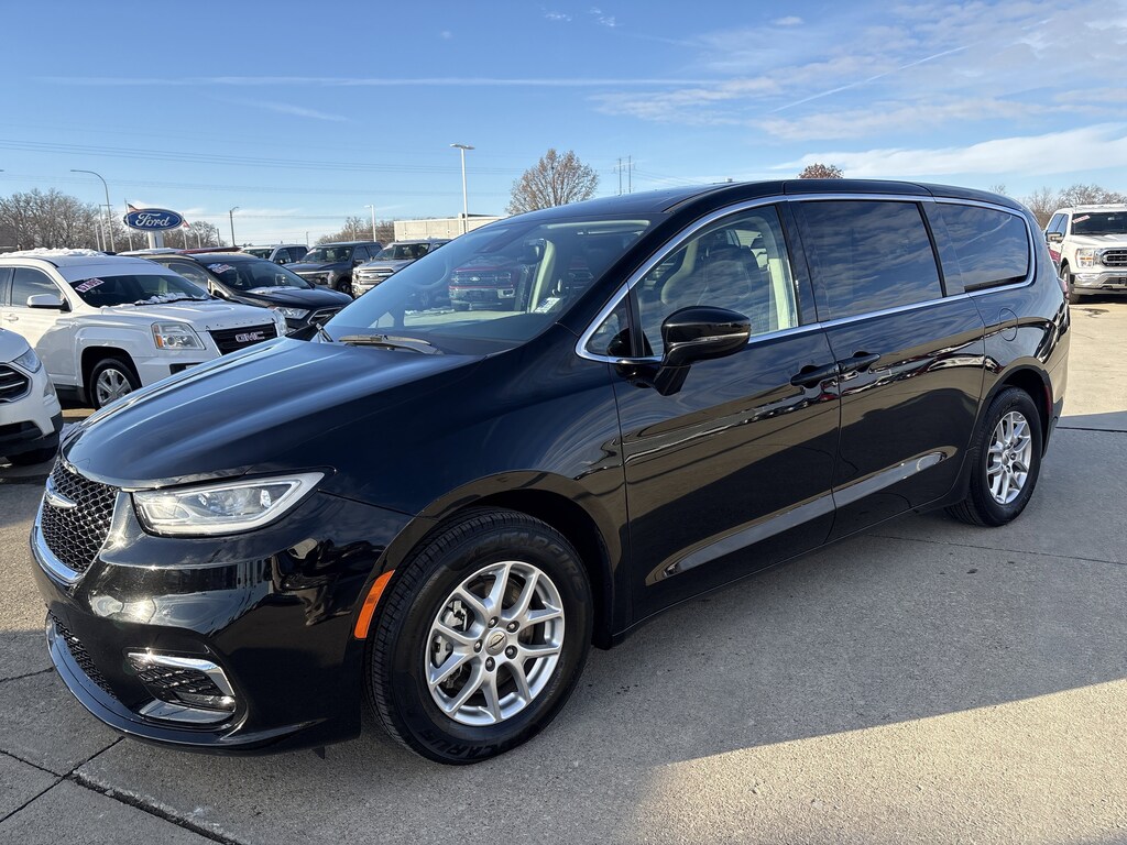 Used 2024 Chrysler Pacifica Touring L Van Passenger Van