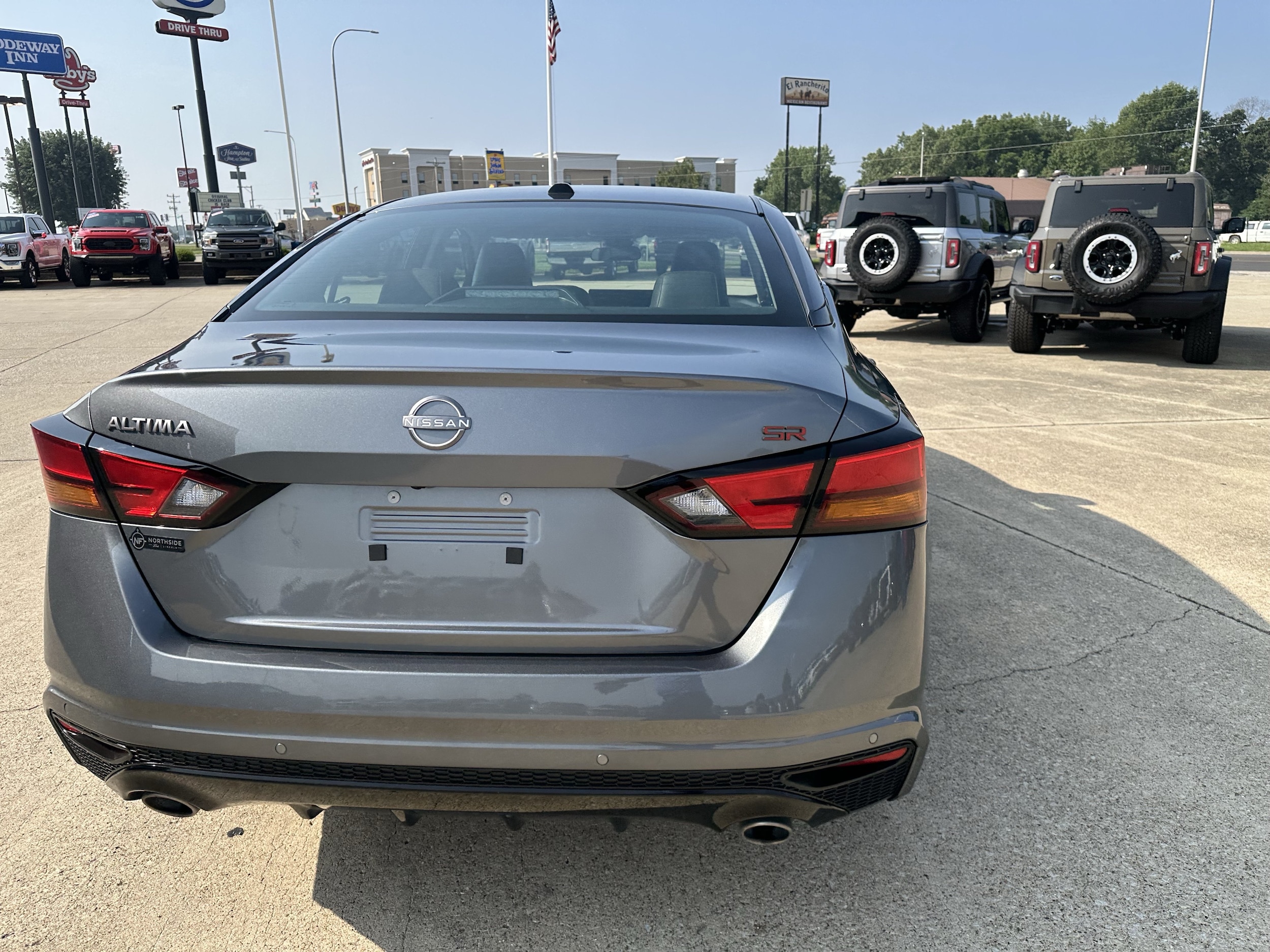 2026 Nissan Altima SR - Photo 8