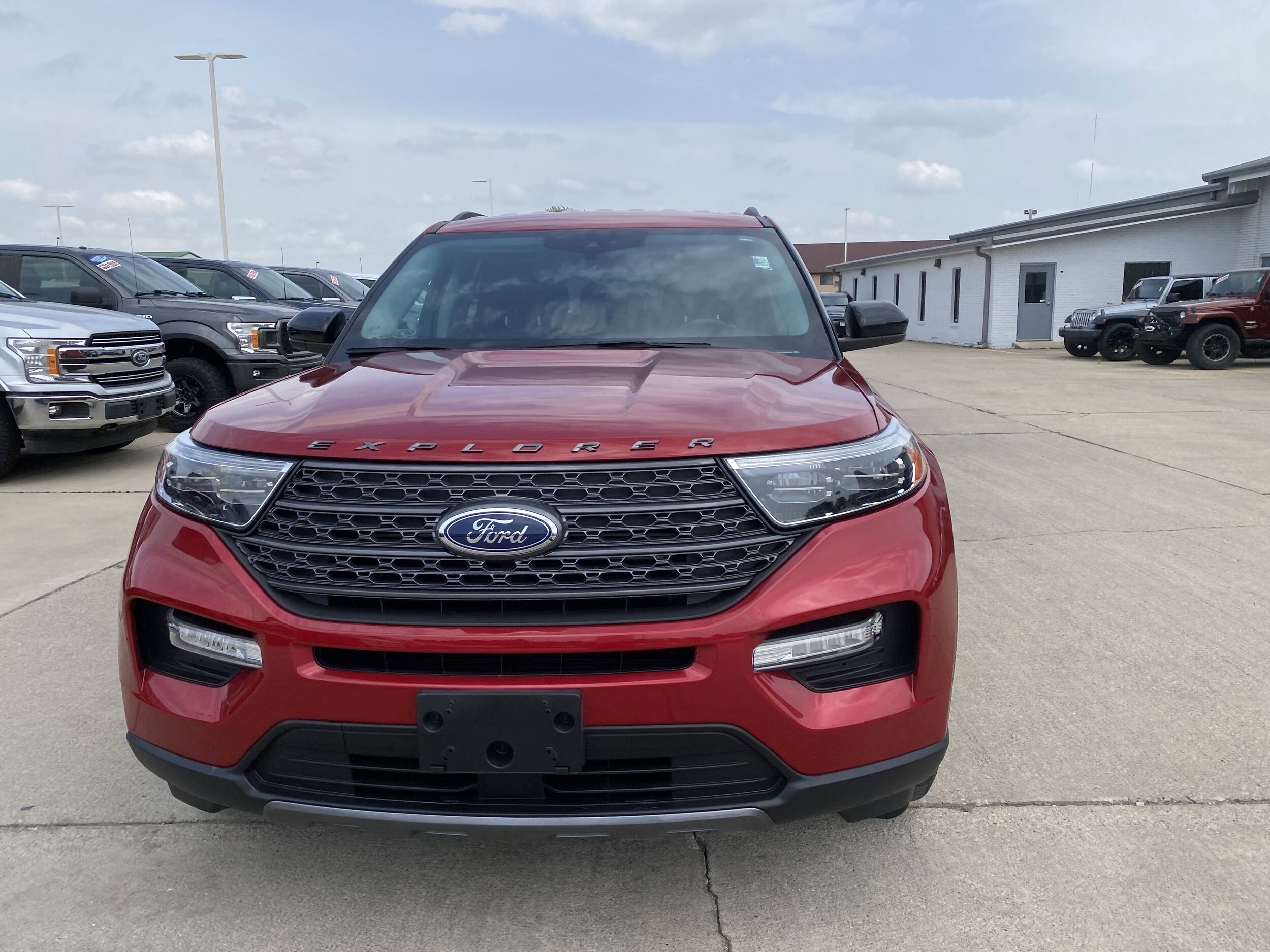 Used 2022 Ford Explorer XLT with VIN 1FMSK7DH6NGB38888 for sale in Effingham, IL