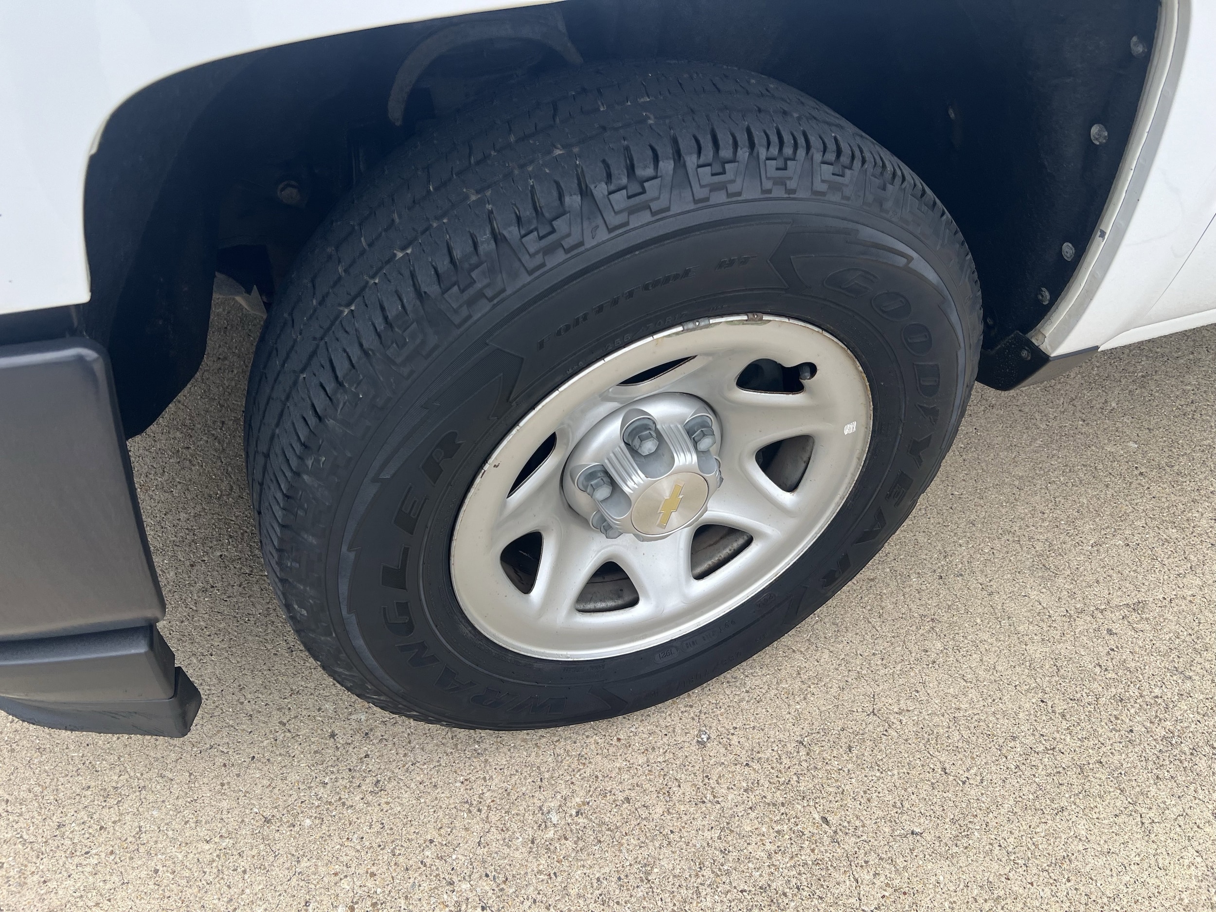 Used 2018 Chevrolet Silverado 1500 Work Truck 1WT with VIN 1GCNCNEH0JZ202083 for sale in Effingham, IL
