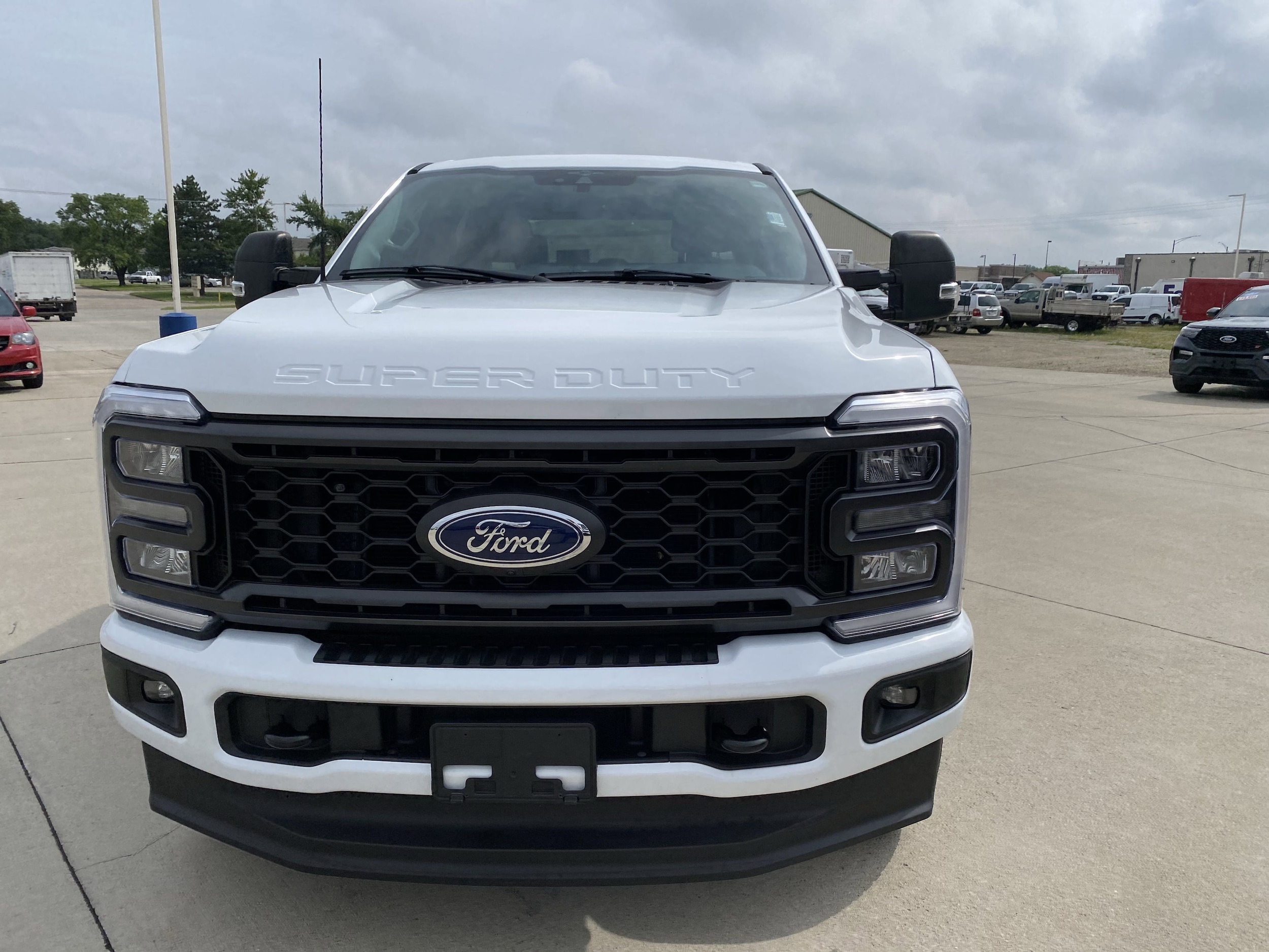 Used 2023 Ford F-350 Super Duty XLT with VIN 1FT8W3BN2PEC81209 for sale in Effingham, IL