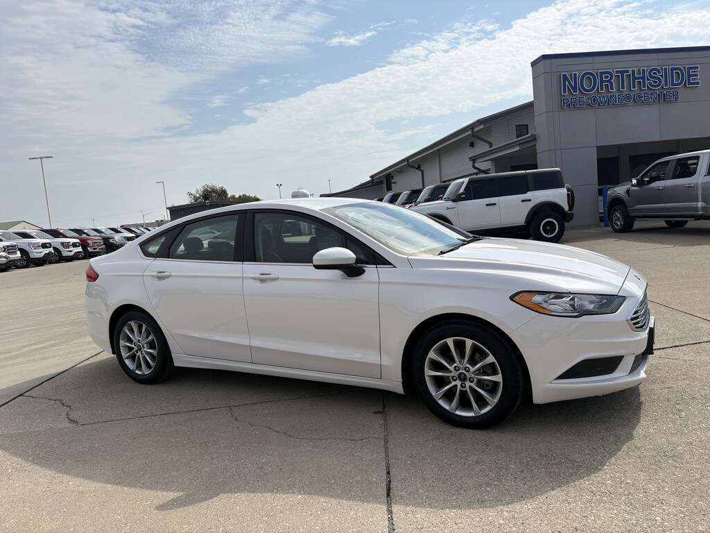 Used 2017 Ford Fusion SE Sedan
