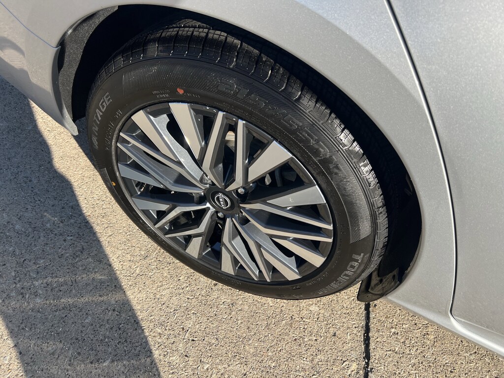 Used 2024 Nissan Altima 2.5 SV Sedan