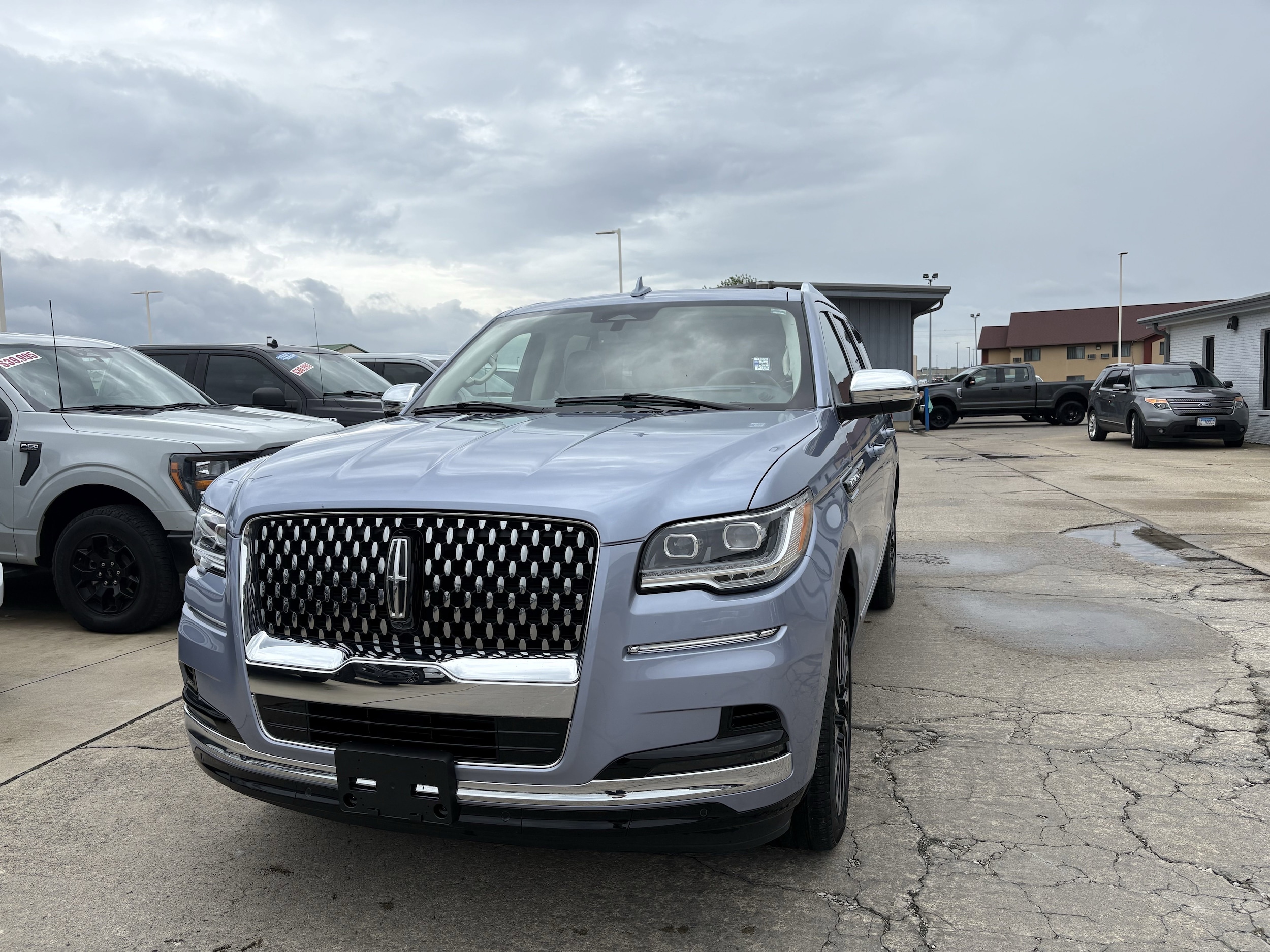 Used 2023 Lincoln Navigator Black Label L with VIN 5LMJJ3TG3PEL13724 for sale in Effingham, IL