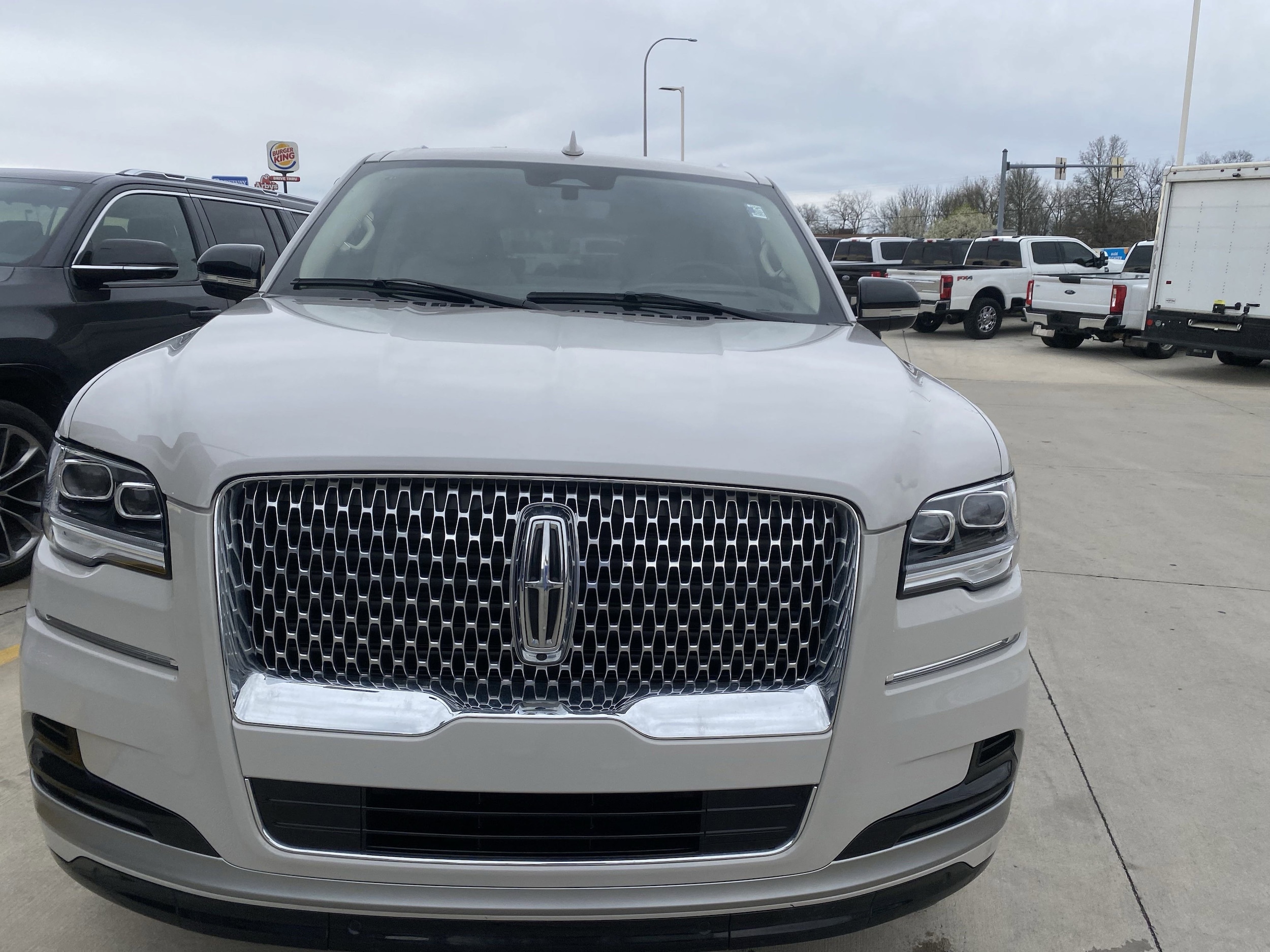 Used 2024 Lincoln Navigator Reserve L with VIN 5LMJJ3LG2REL14477 for sale in Effingham, IL
