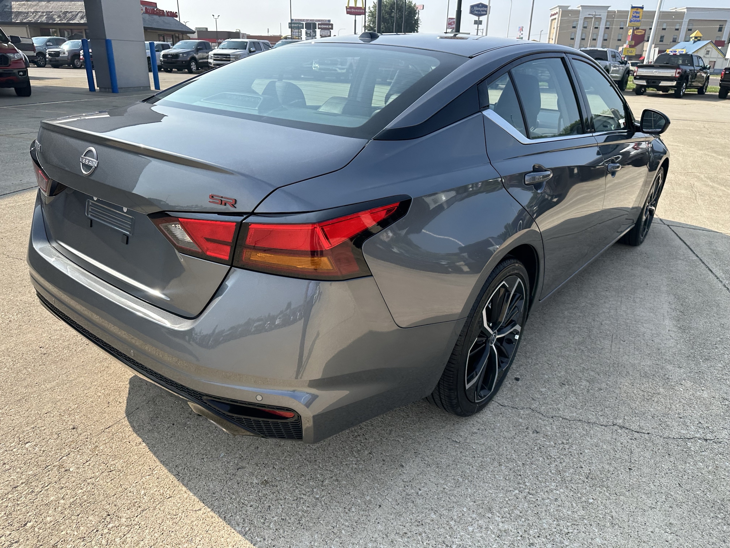 2026 Nissan Altima SR - Photo 7