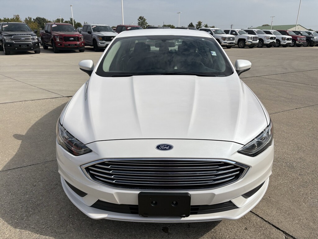 Used 2017 Ford Fusion SE Sedan