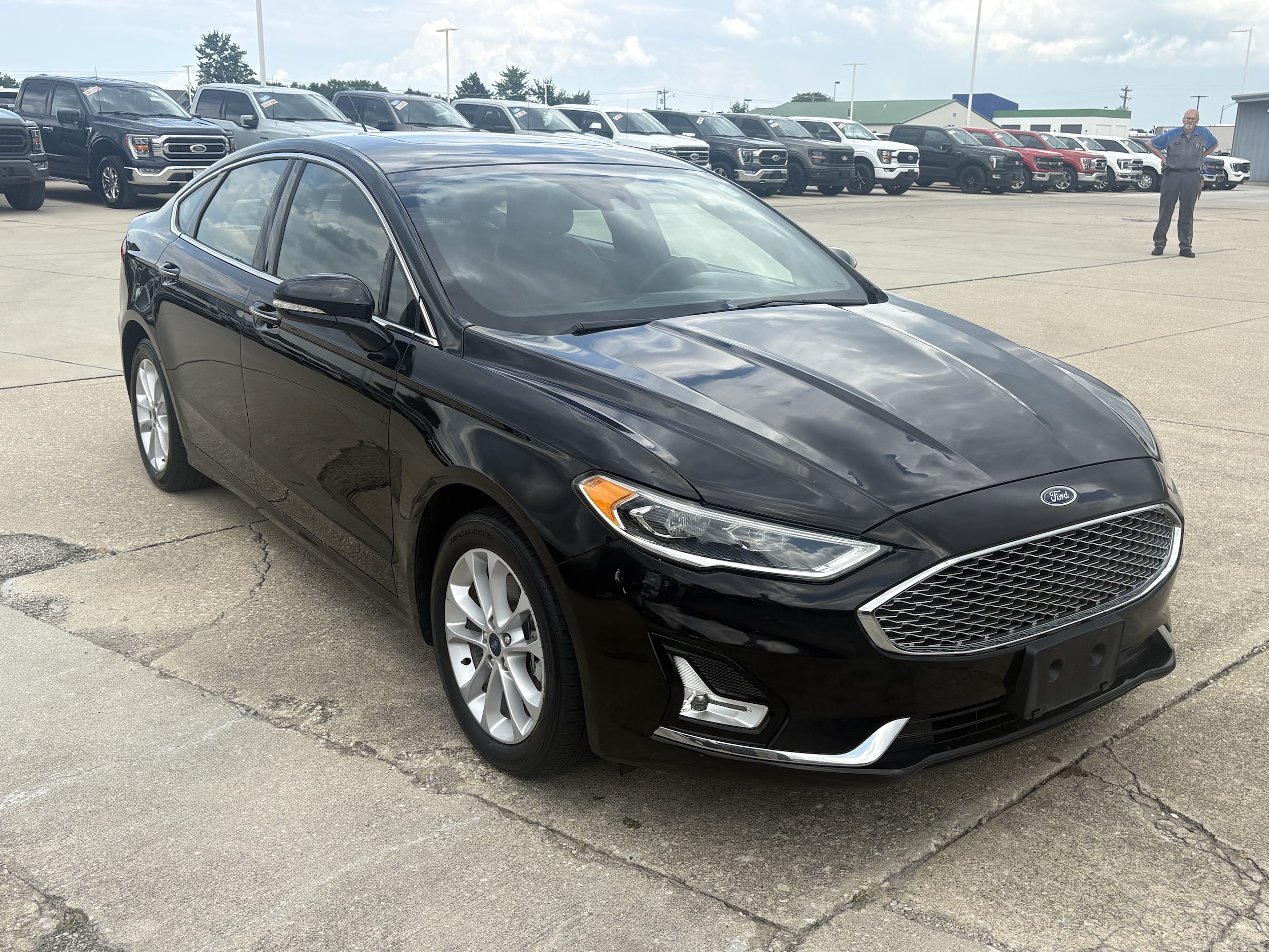 Used 2019 Ford Fusion Energi Titanium with VIN 3FA6P0SU2KR258566 for sale in Effingham, IL