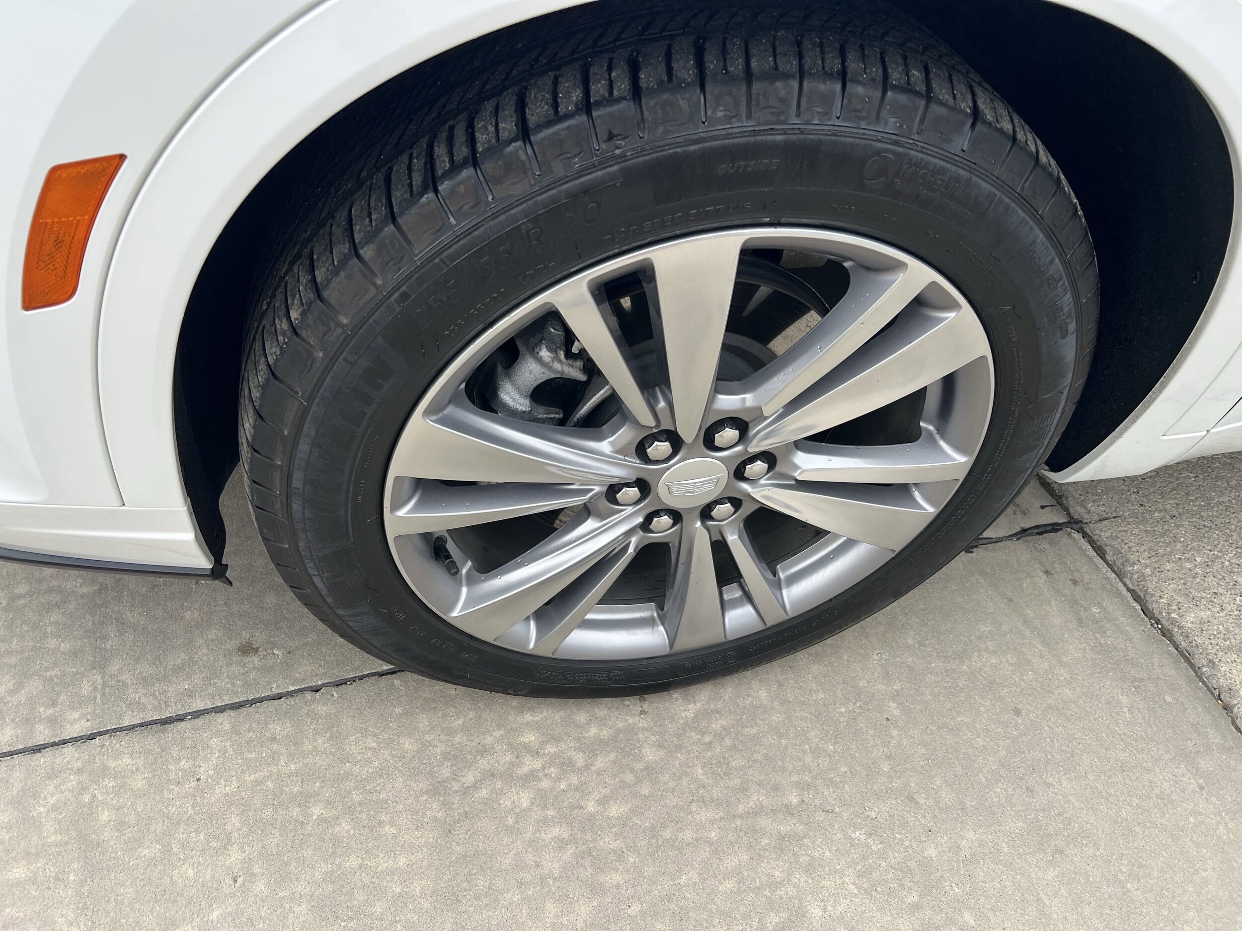 Used 2023 Cadillac XT6 Premium Luxury with VIN 1GYKPCRS3PZ210845 for sale in Effingham, IL
