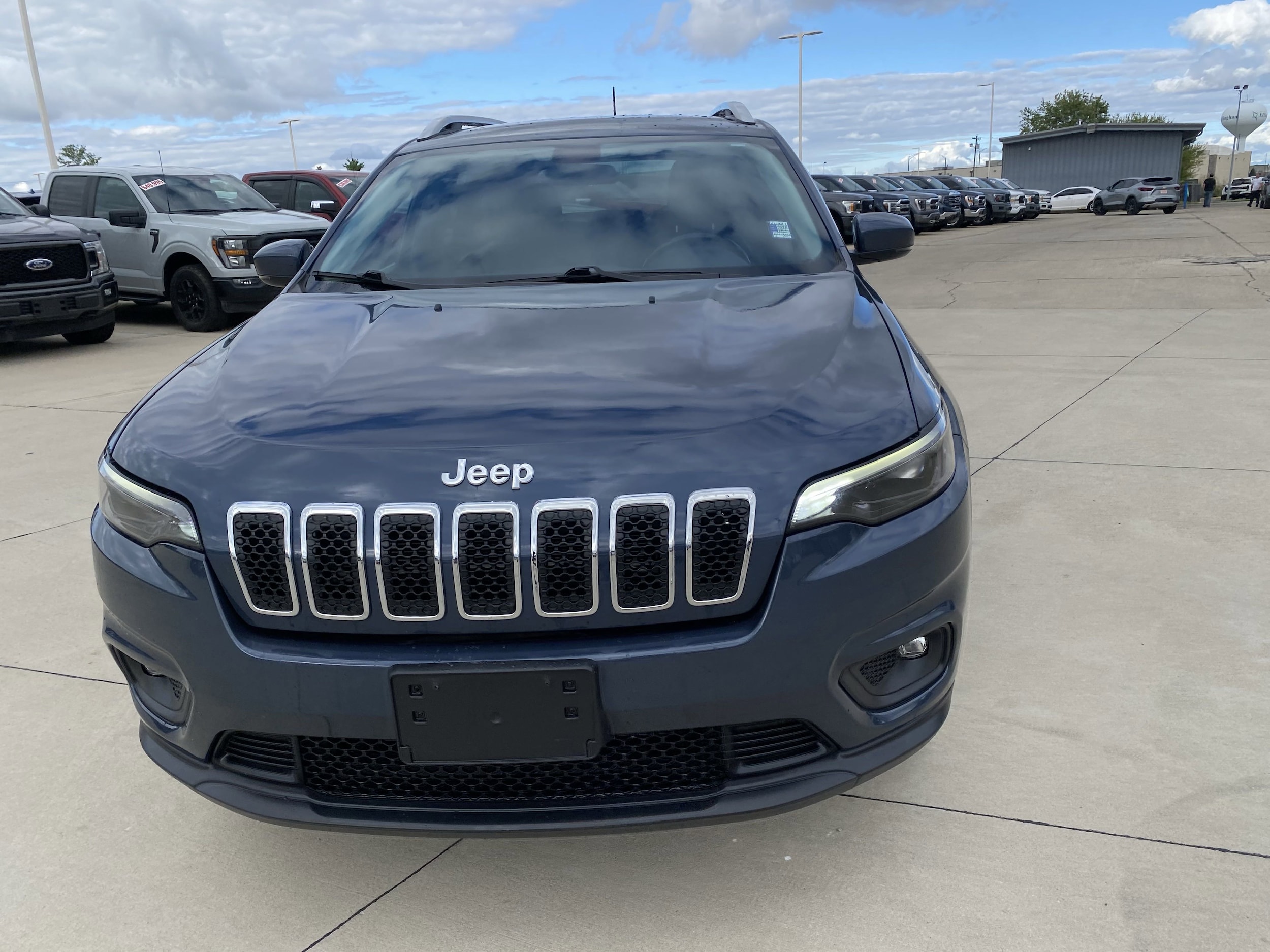 Used 2020 Jeep Cherokee Latitude Plus with VIN 1C4PJMLX8LD613461 for sale in Effingham, IL