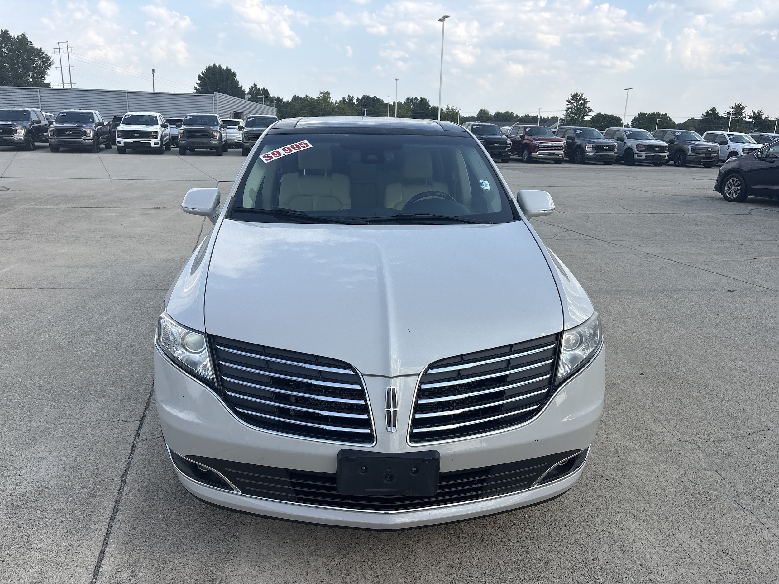 Used 2019 Lincoln MKT Reserve with VIN 2LMHJ5AT0KBL02430 for sale in Effingham, IL