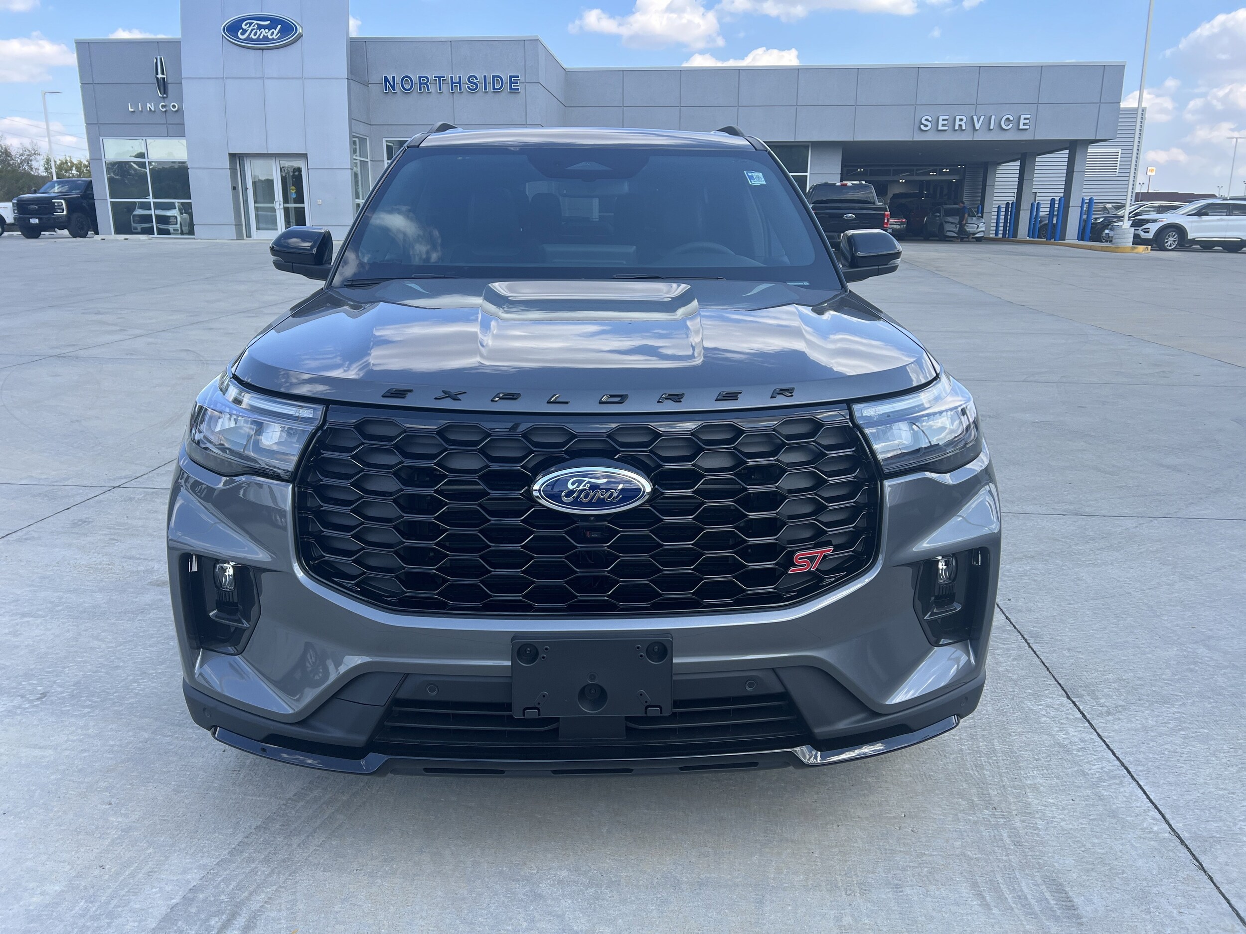 2025 Ford Explorer ST photo 3