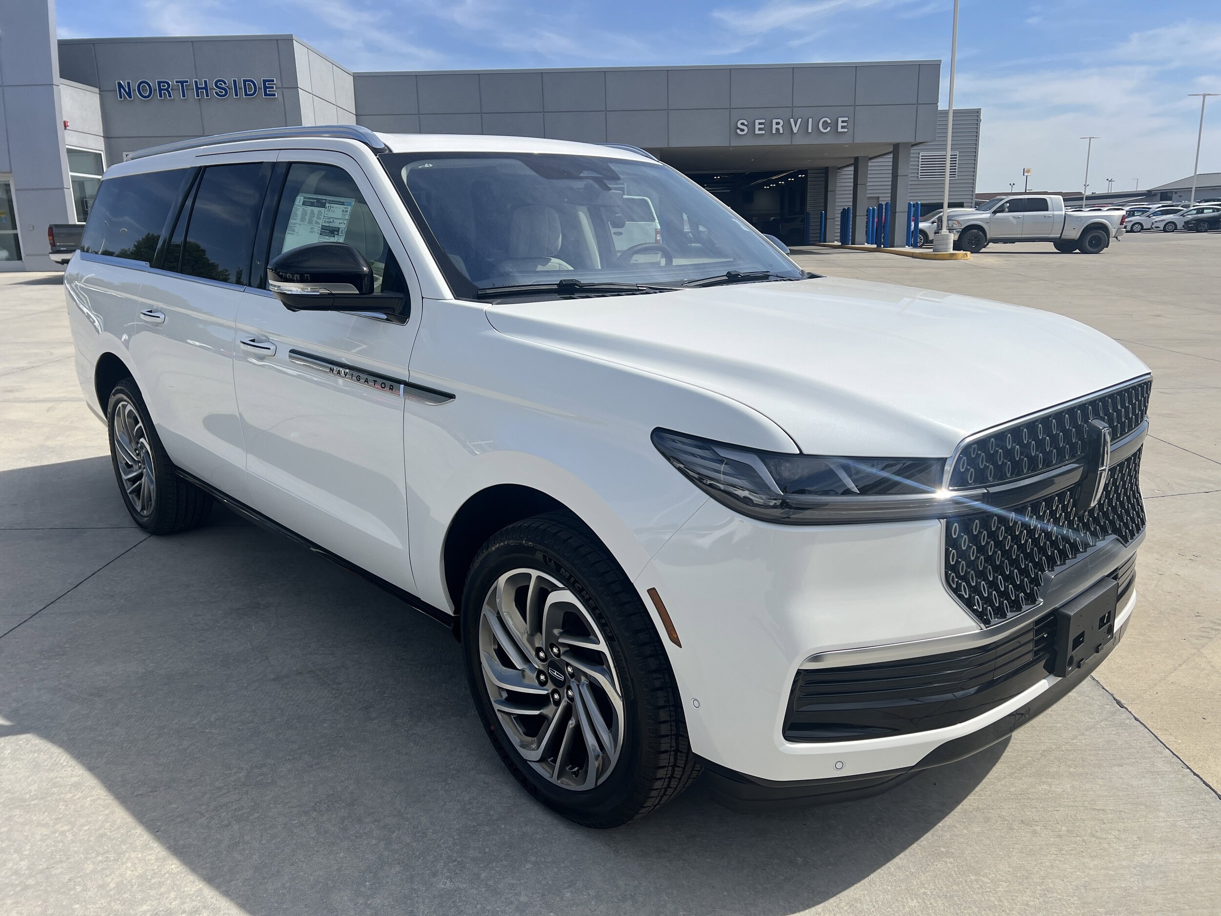 2025 Lincoln Navigator L Reserve photo 2