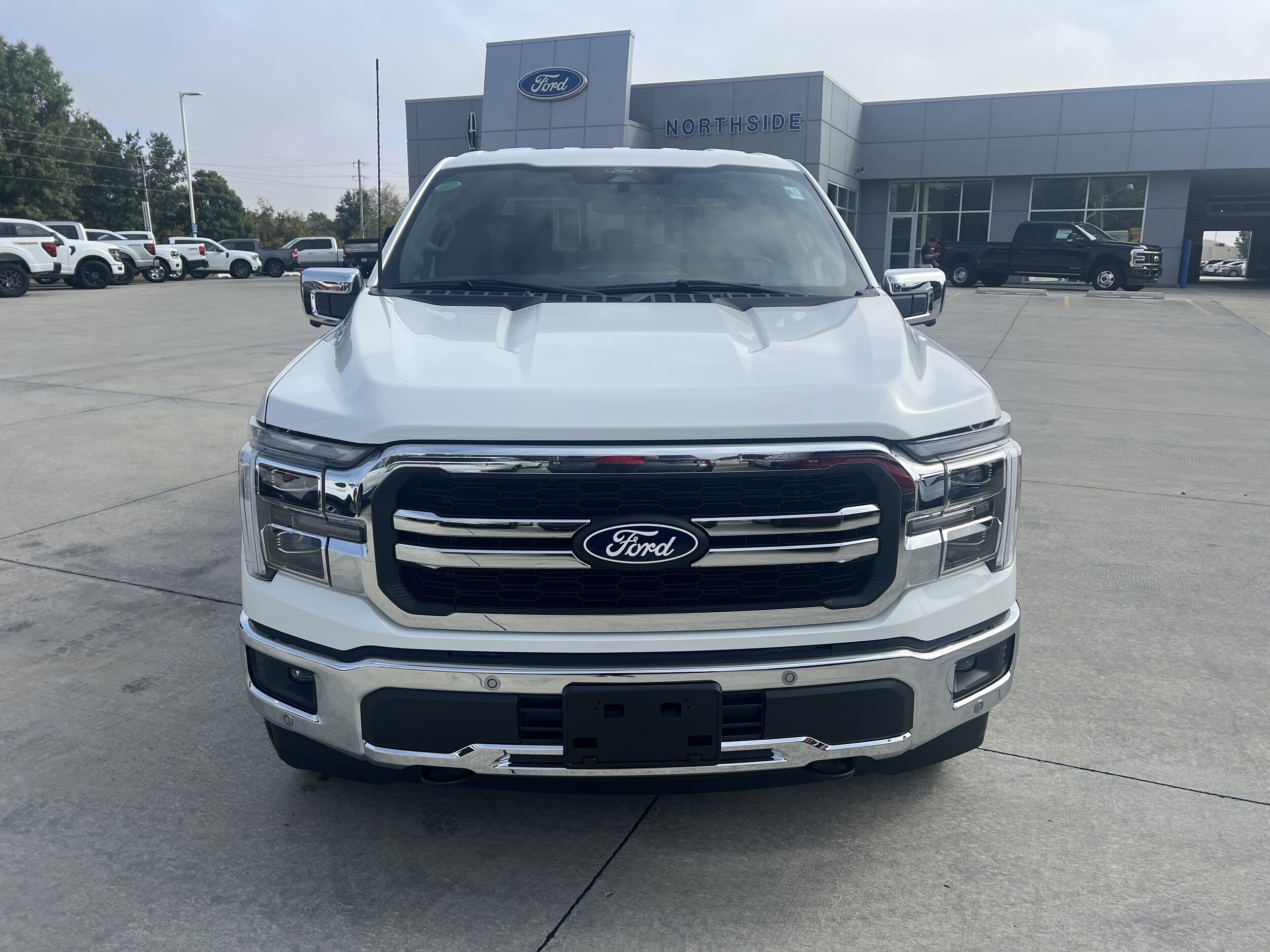 2025 Ford F-150 Lariat photo 2
