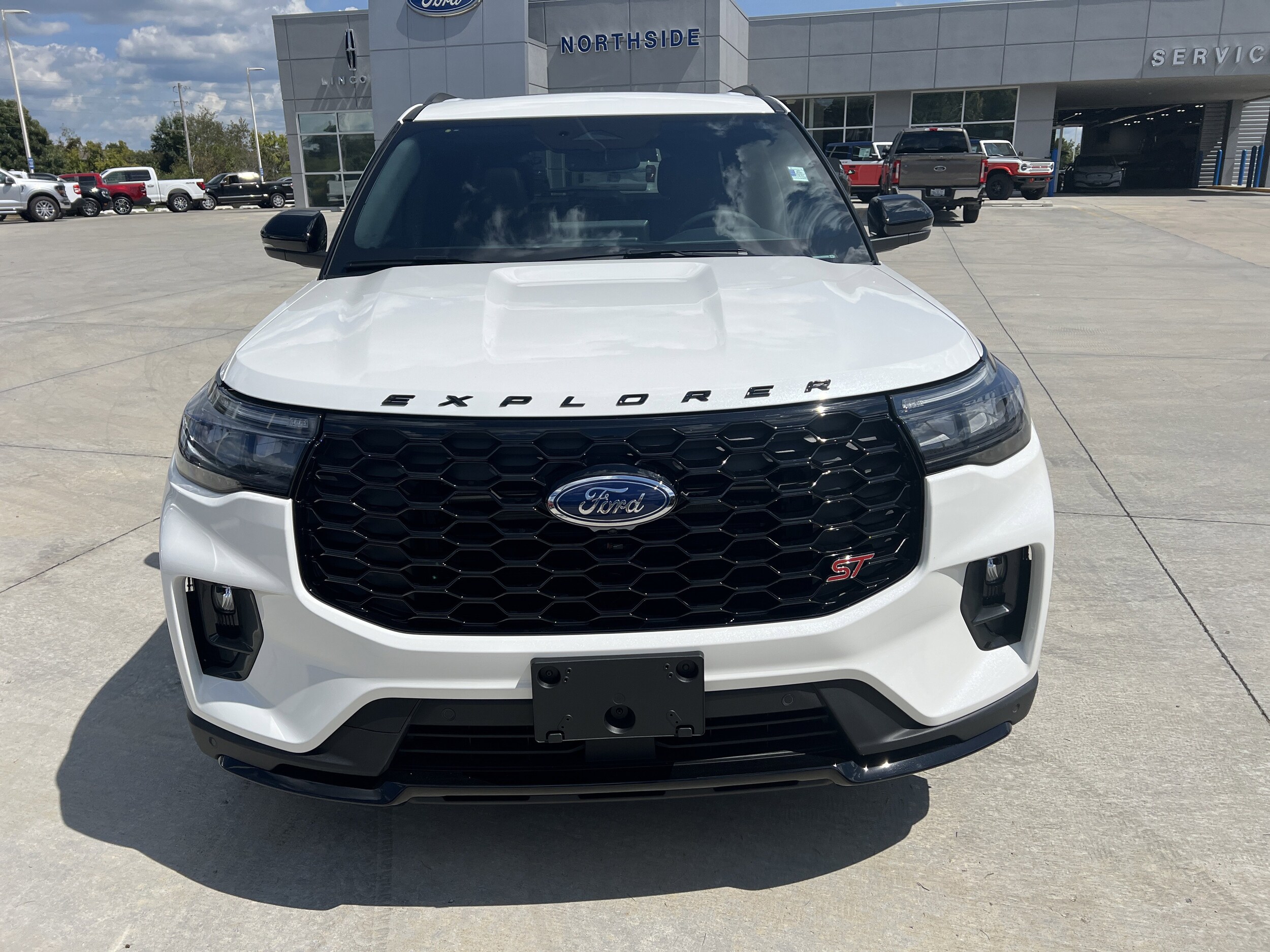 2025 Ford Explorer ST photo 3